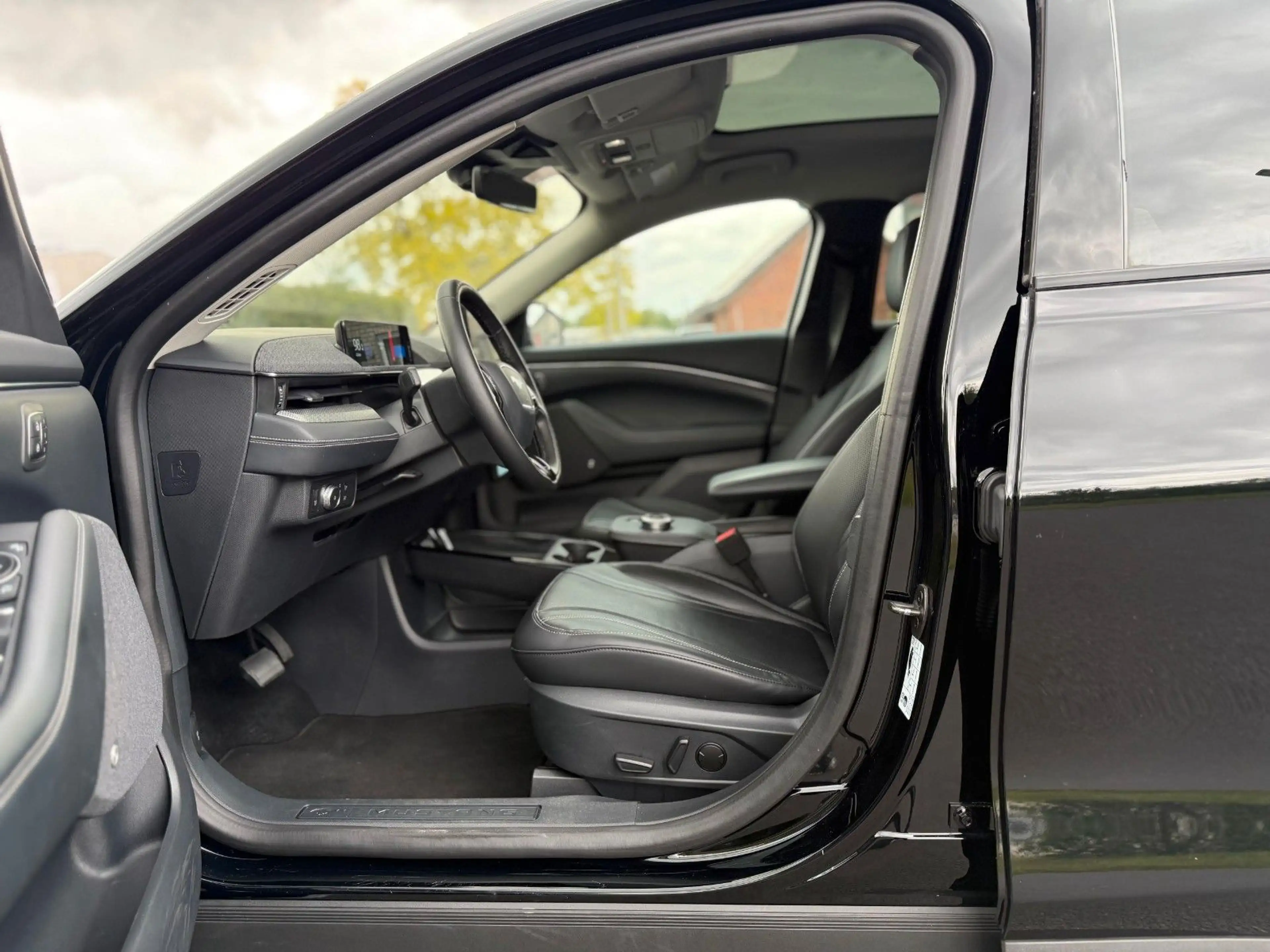 Ford Mustang Mach-E B&O Panorama 1.Hand — photo 9