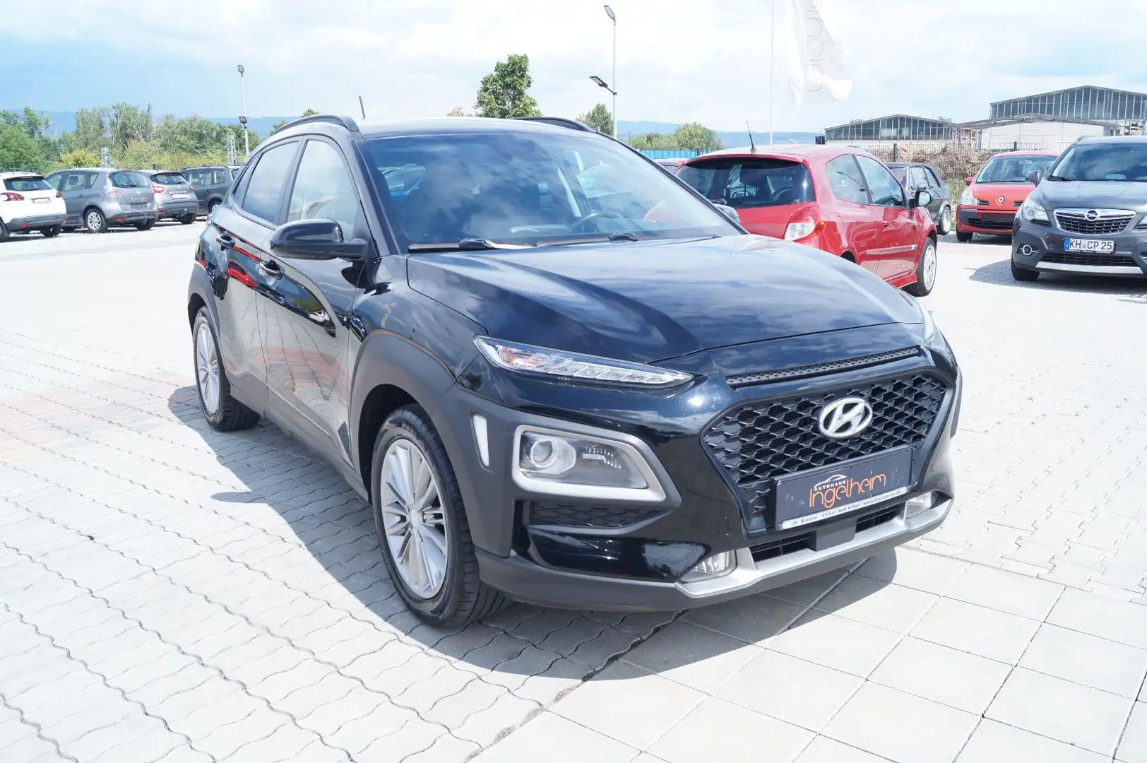Hyundai KONA Trend 2WD Klima Kamera Navi PDC SHZ AHK Zwart - 1
