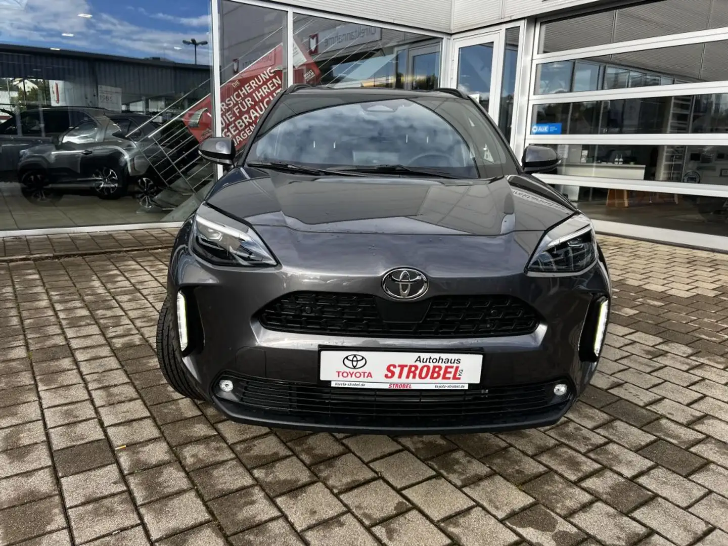 Toyota Yaris Cross Hybrid 130 1.5 VVT-i Teamplayer (XPB1) Grau - 2