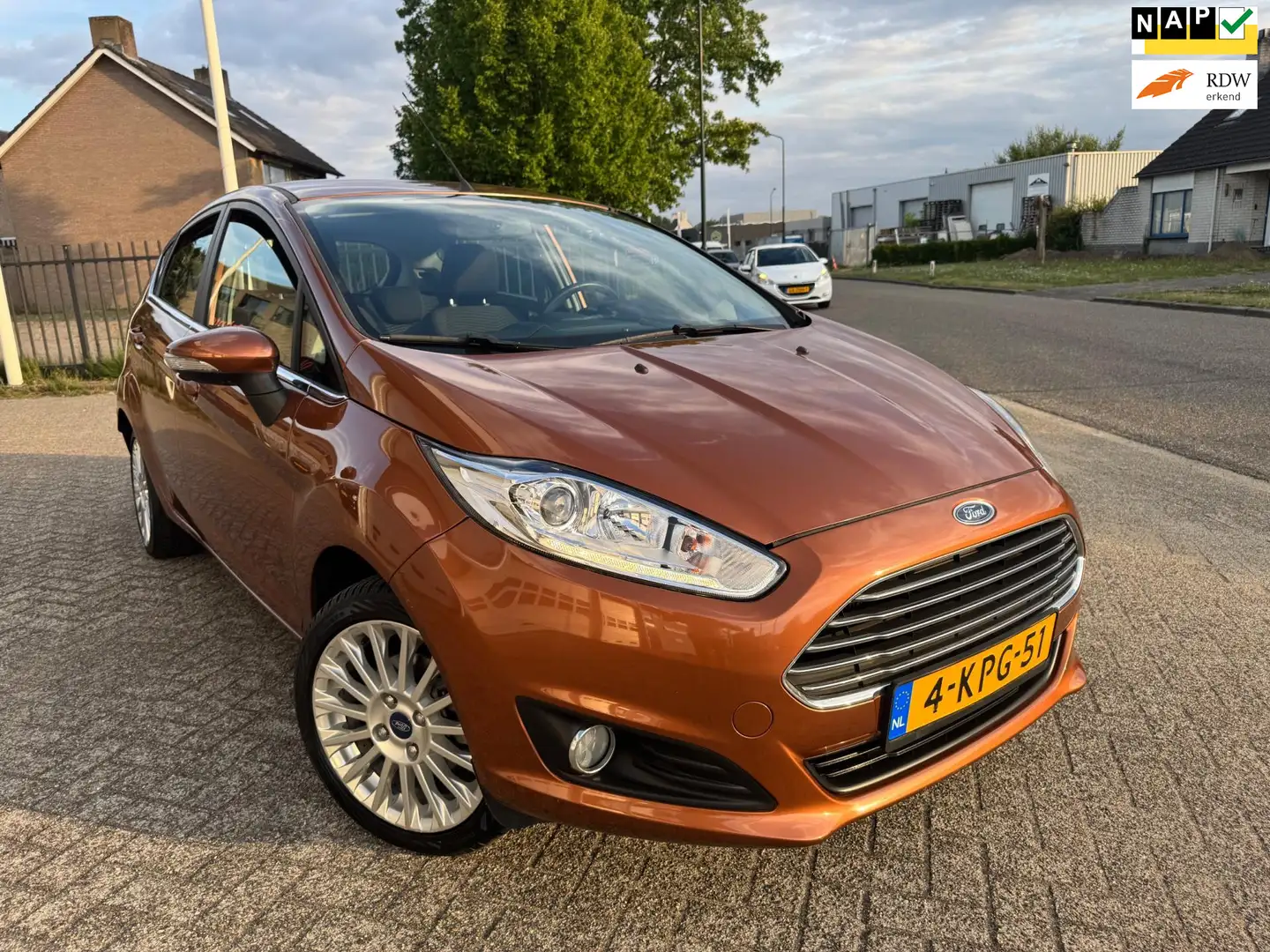 Ford Fiesta 1.6 Ti-VCT Titanium AUTOMAAT, AIRCO, NAP! Bruin - 1