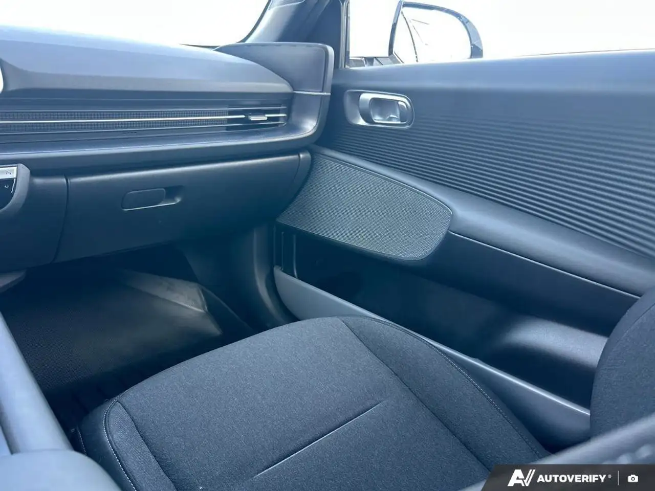Hyundai IONIQ 6 снимка Hyundai IONIQ 6