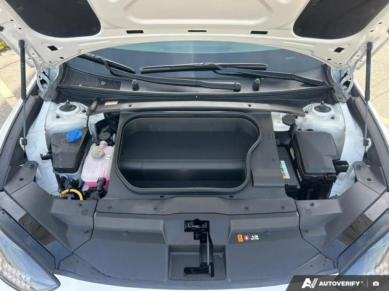 Hyundai IONIQ 6 снимка Hyundai IONIQ 6