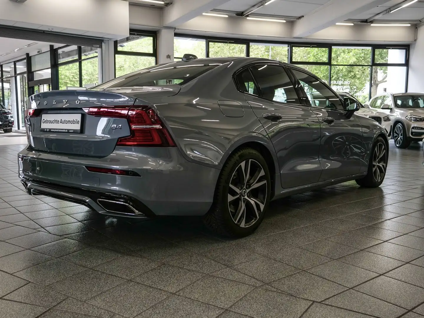 Volvo S60 B4 R Design Aut Nav LED RFK+PDC 18" Grigio - 2