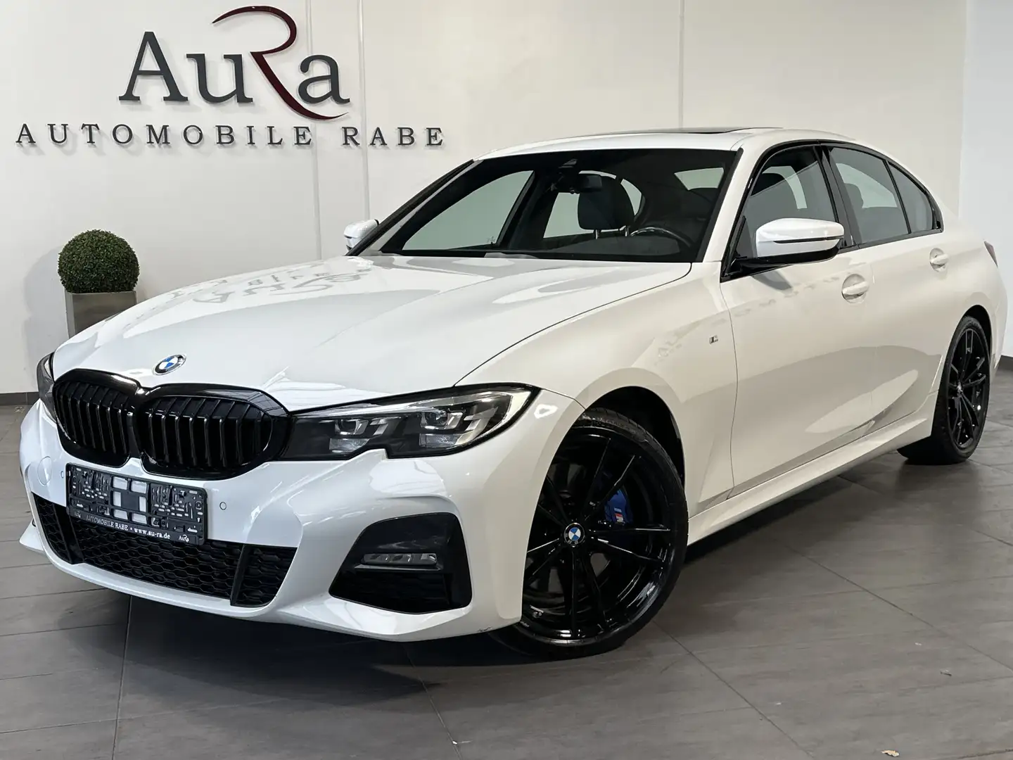 BMW 330 Limousine M-Sport NAV+LED+PANO+LIVE-COCKPIT White - 2