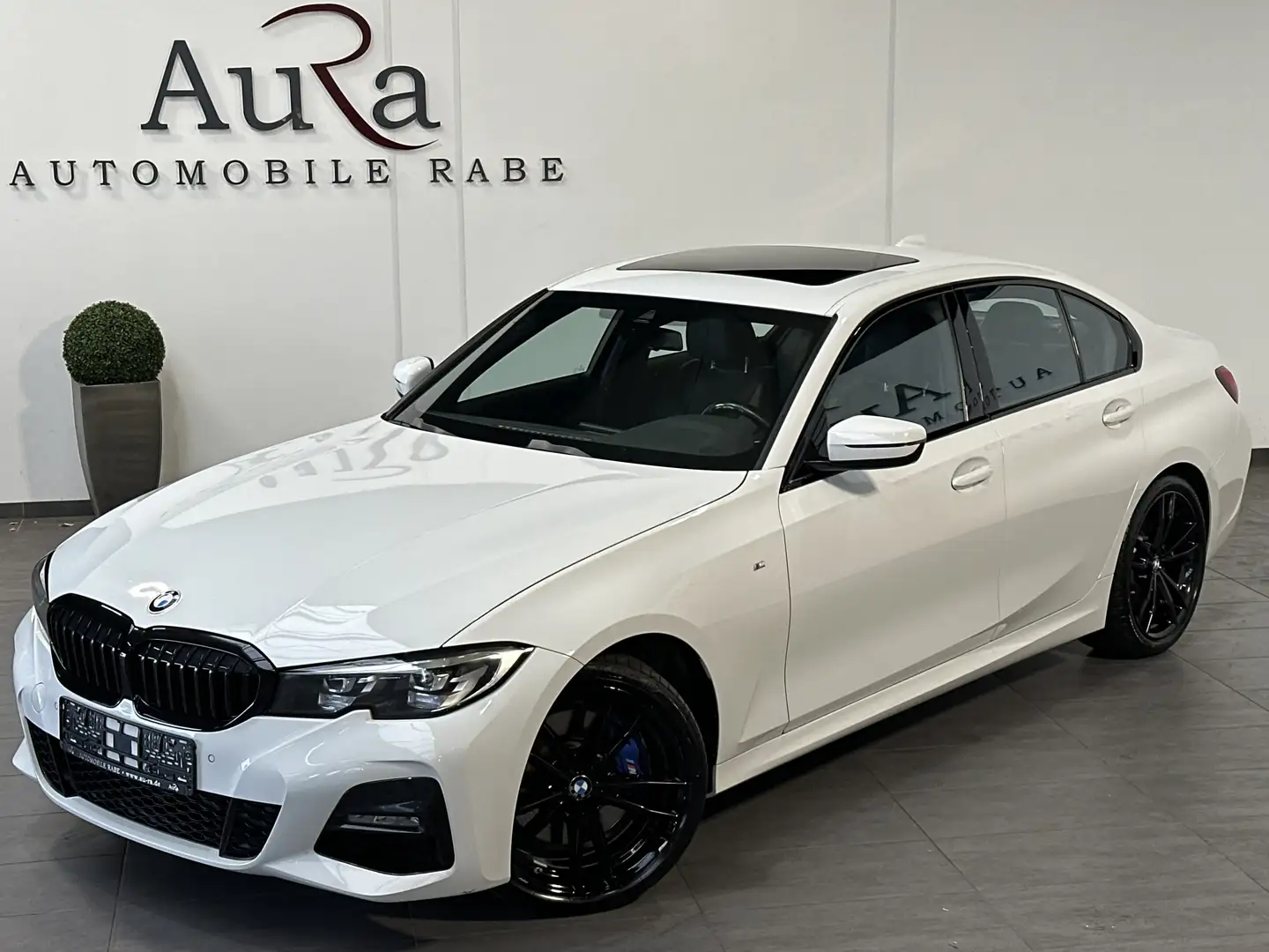 BMW 330 Limousine M-Sport NAV+LED+PANO+LIVE-COCKPIT White - 1