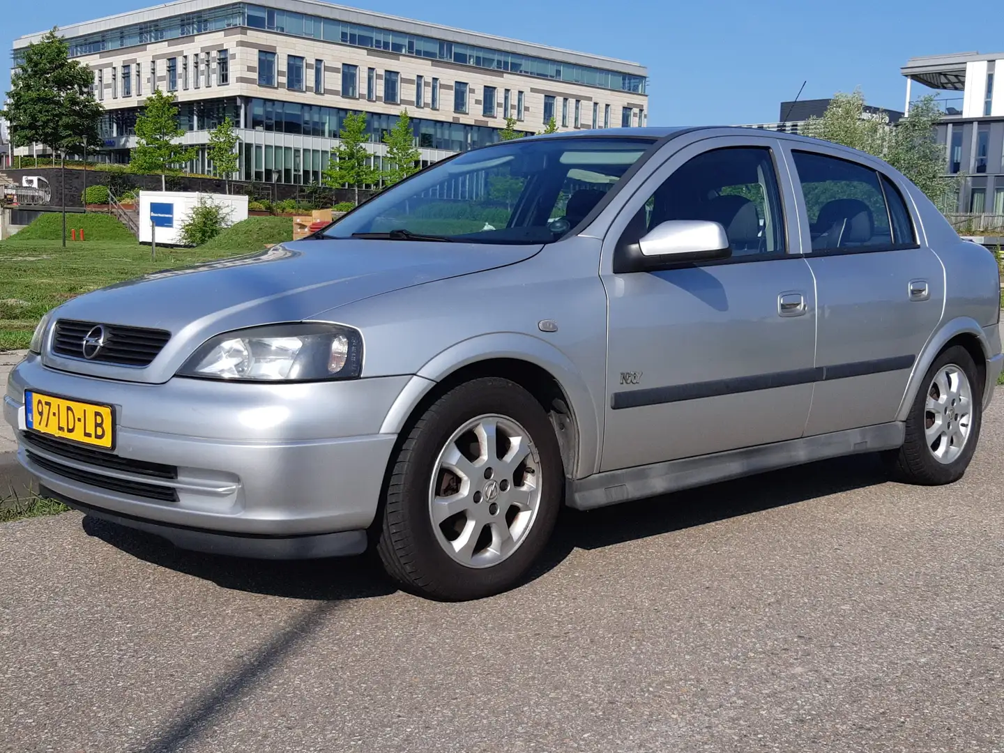 Opel Astra Astra 1.6 Njoy | CLIMATE & CRUISE CONTRL | DAKRAAM Zilver - 1