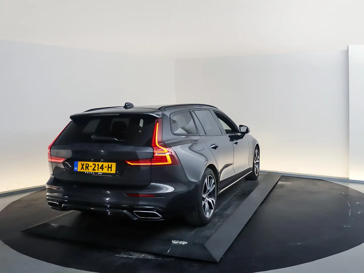 Volvo V60 T5 R-Design | Stuurverwarming | Navigatie Grijs - 2