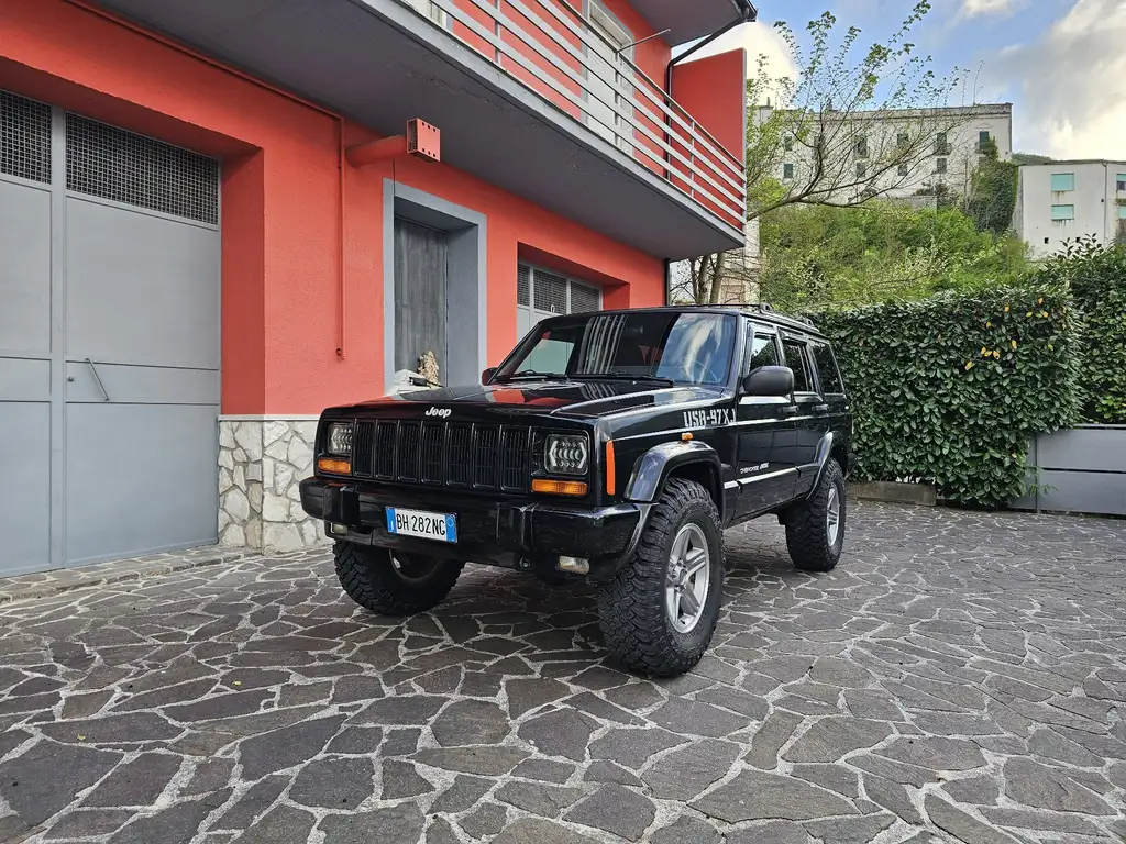 Jeep Cherokee 2000 из Европы — купить под ключ
