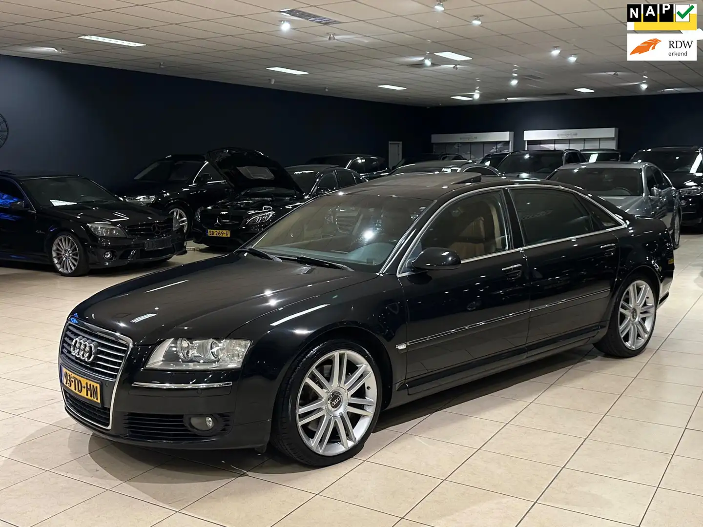 Audi A8 4.2 Quattro Lang Pro Line|NAP|FACELIFT|B&O|BOMVOL Zwart - 1
