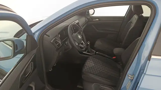 Volkswagen T-Cross view 9