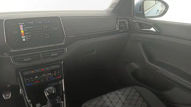 Volkswagen T-Cross view 13