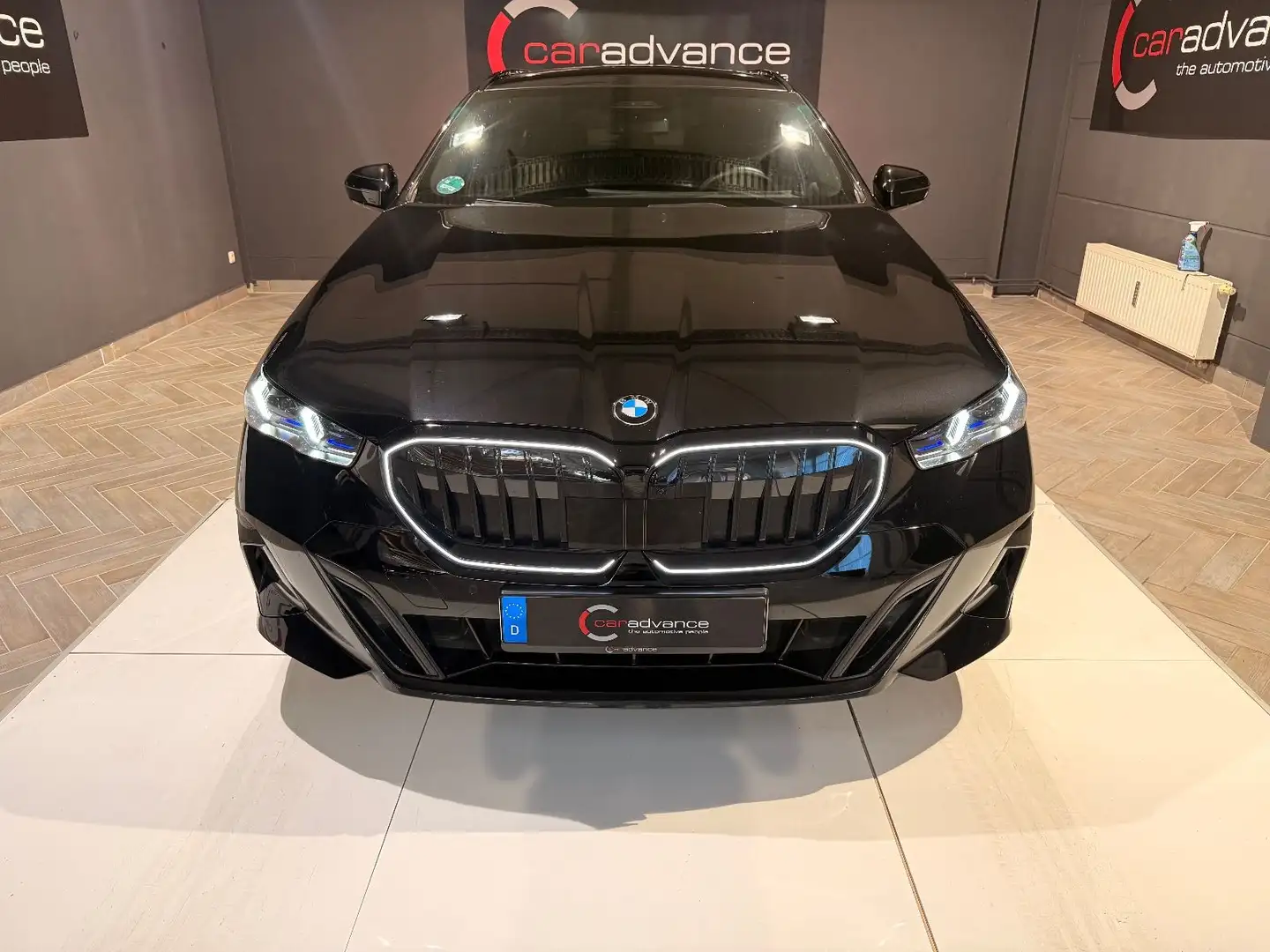BMW 540 d Touring xDrive M Sport Schwarz - 1