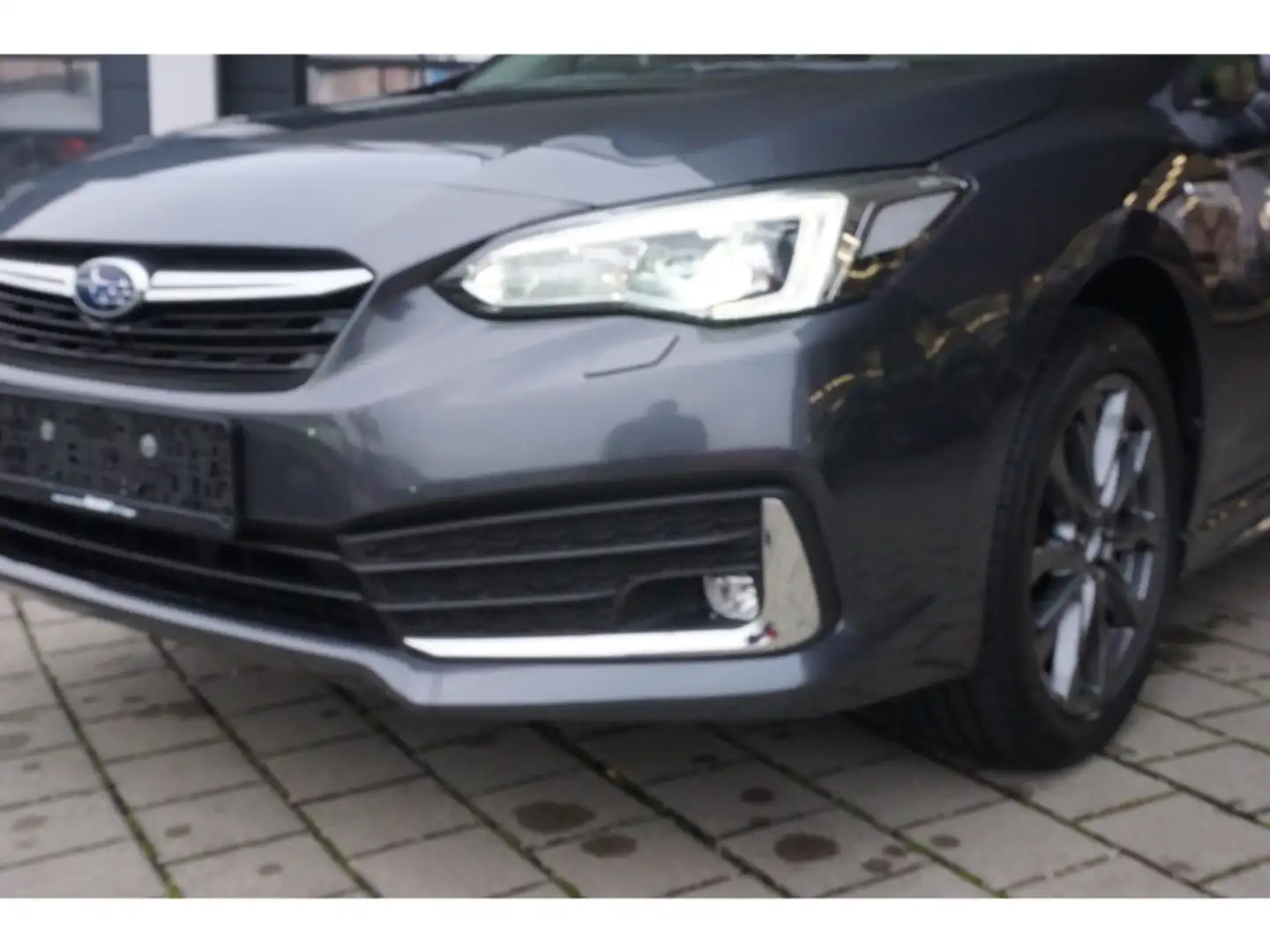 Subaru Impreza 2.0ie Lineartronic Platinum Navi eSD DAB SHZ LED Grijs - 2