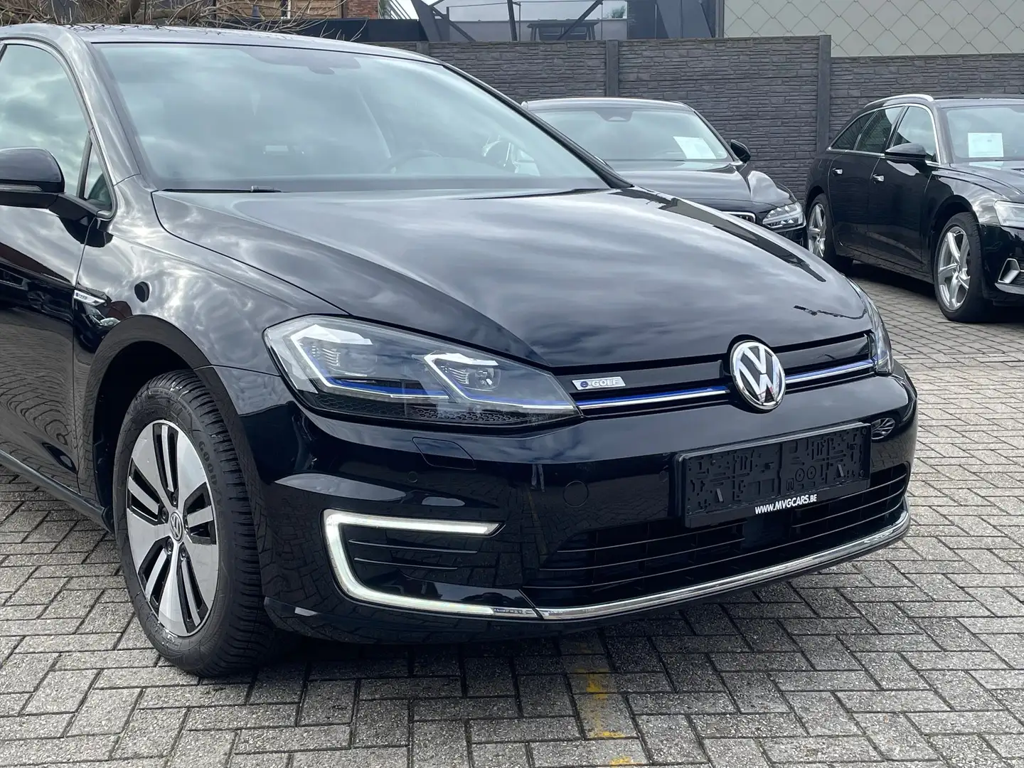 Volkswagen e-Golf 35.8kWh Comfortline " Navigatie " Černá - 2