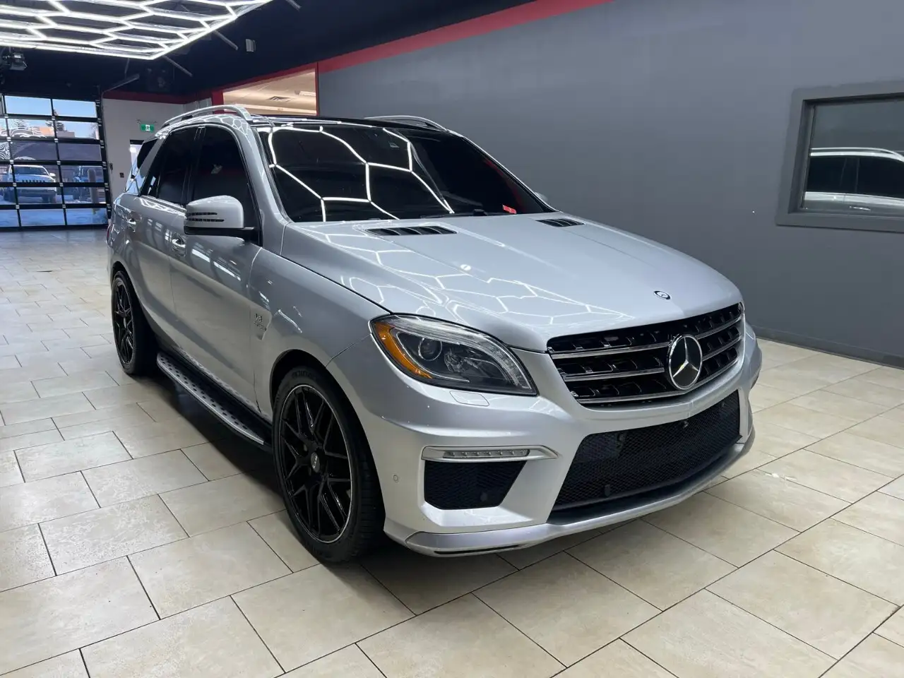 Mercedes-Benz M-Class снимка Mercedes-Benz M-Class