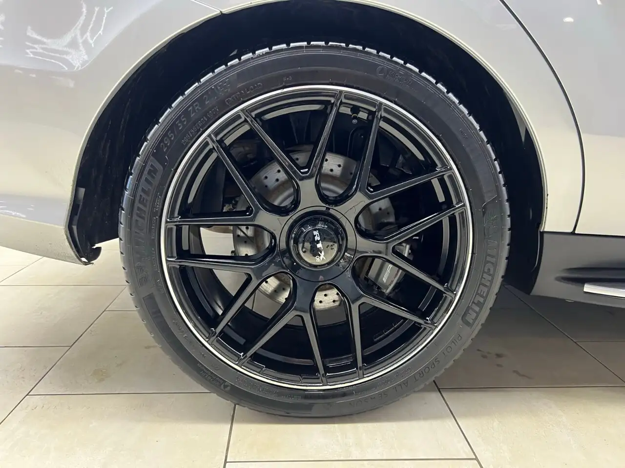 Mercedes-Benz M-Class снимка Mercedes-Benz M-Class