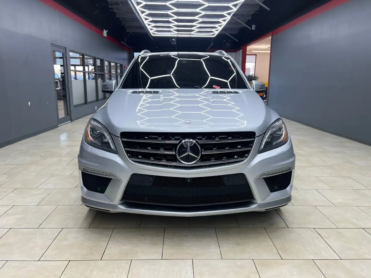 Mercedes-Benz M-Class снимка Mercedes-Benz M-Class