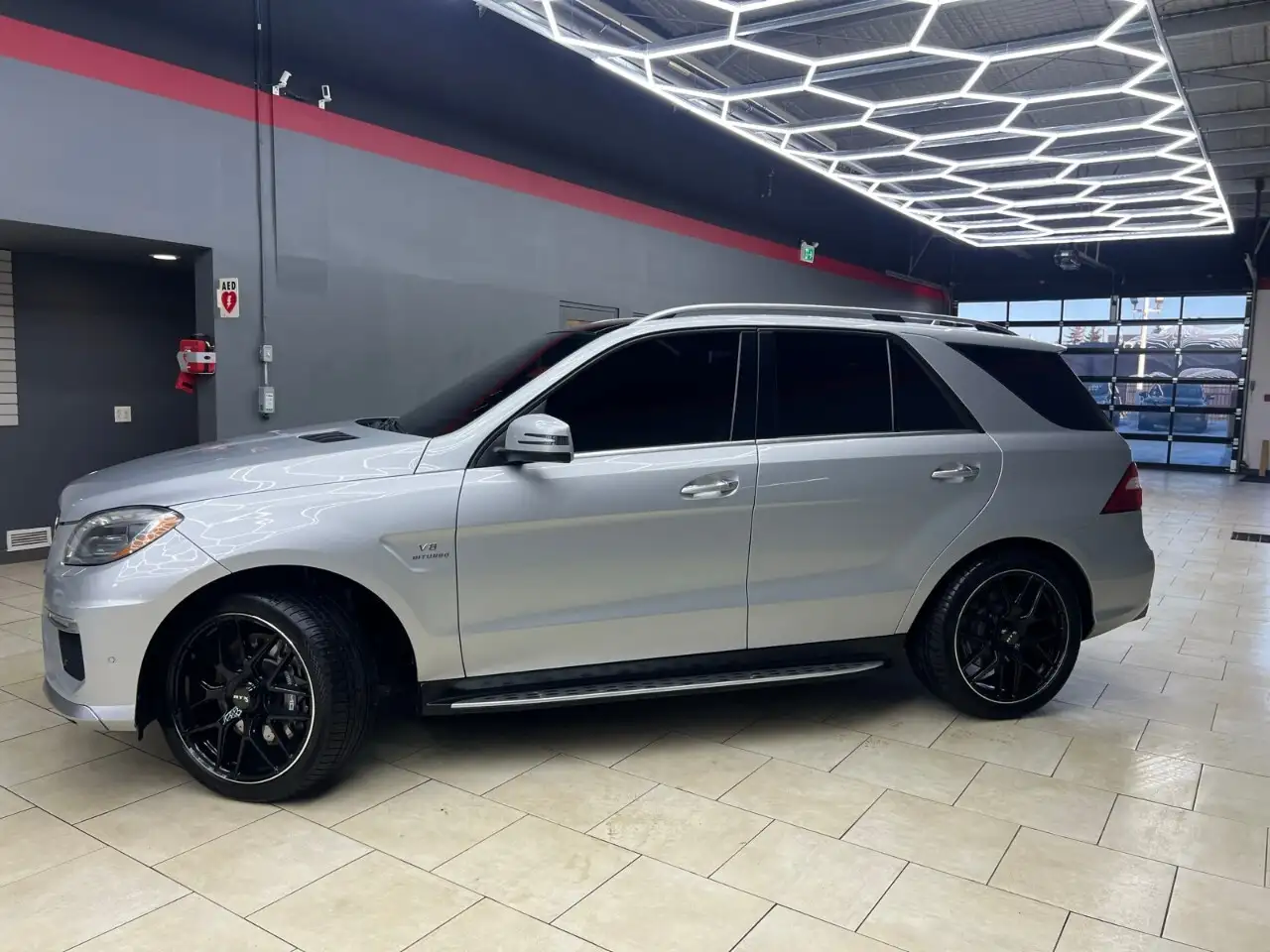 Mercedes-Benz M-Class снимка Mercedes-Benz M-Class