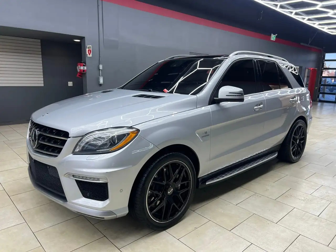 Mercedes-Benz M-Class снимка Mercedes-Benz M-Class