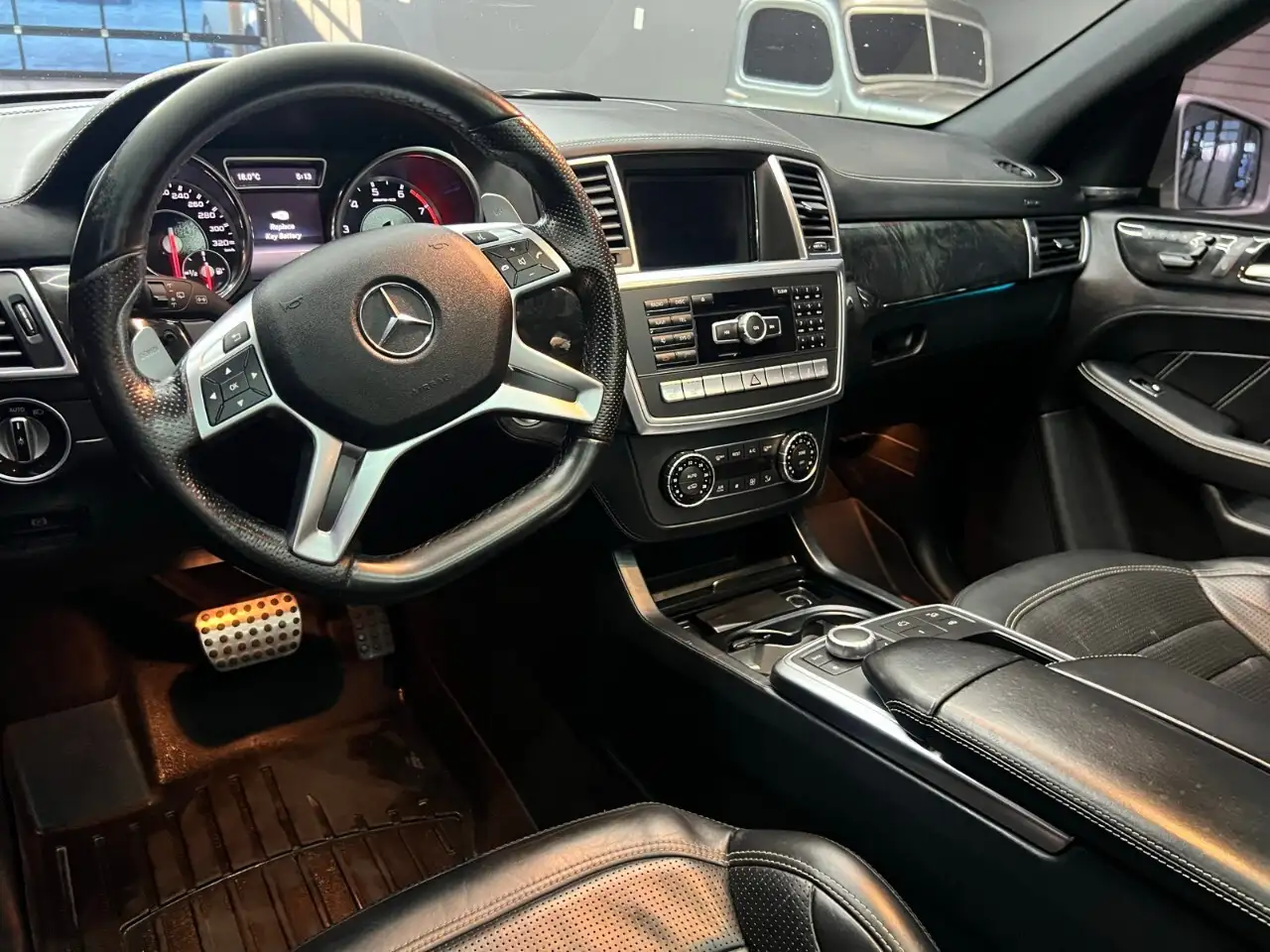 Mercedes-Benz M-Class снимка Mercedes-Benz M-Class