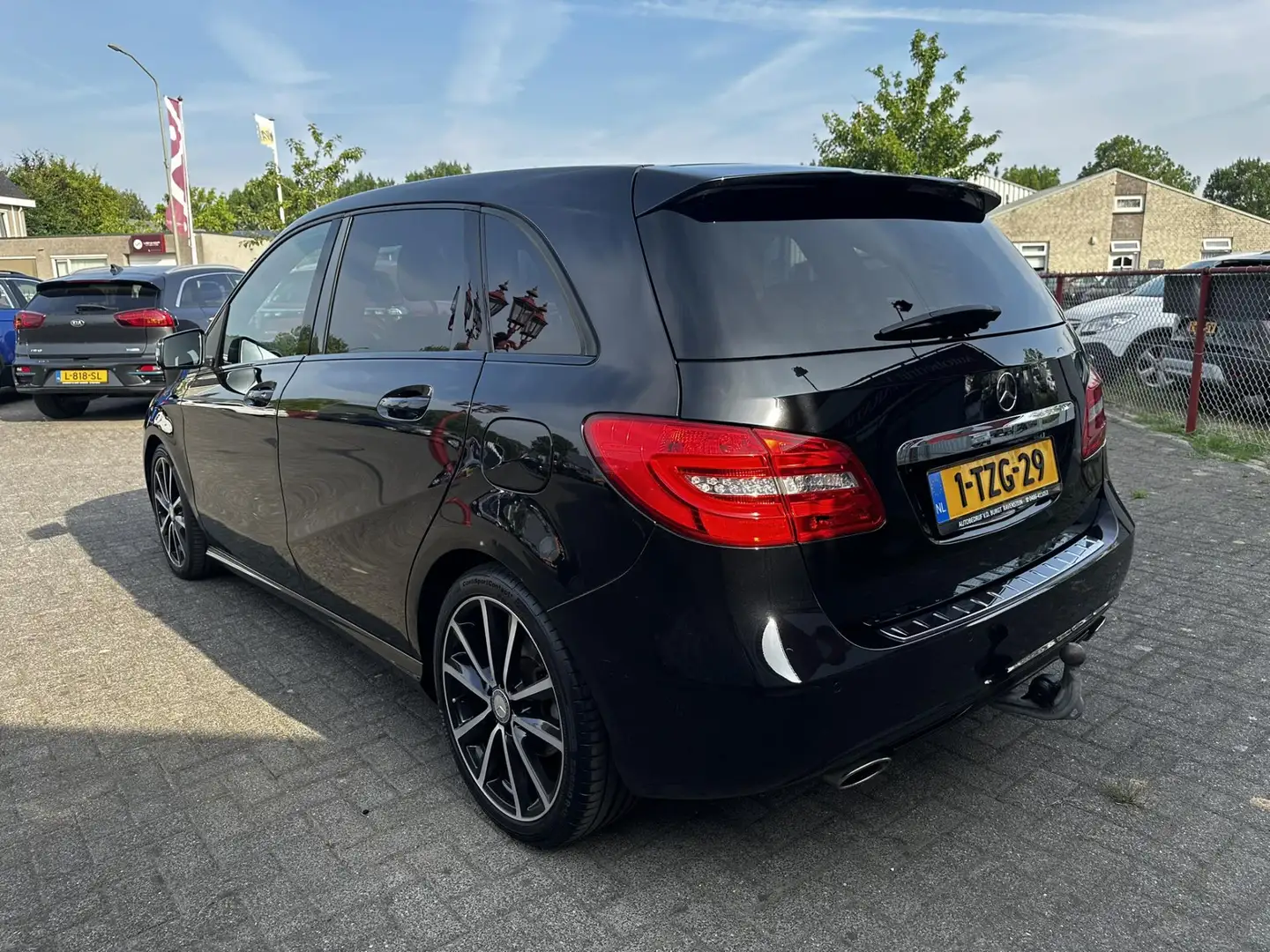 Mercedes-Benz B 180 Ambition Elektr. Trekhaak | Panorama Nero - 2