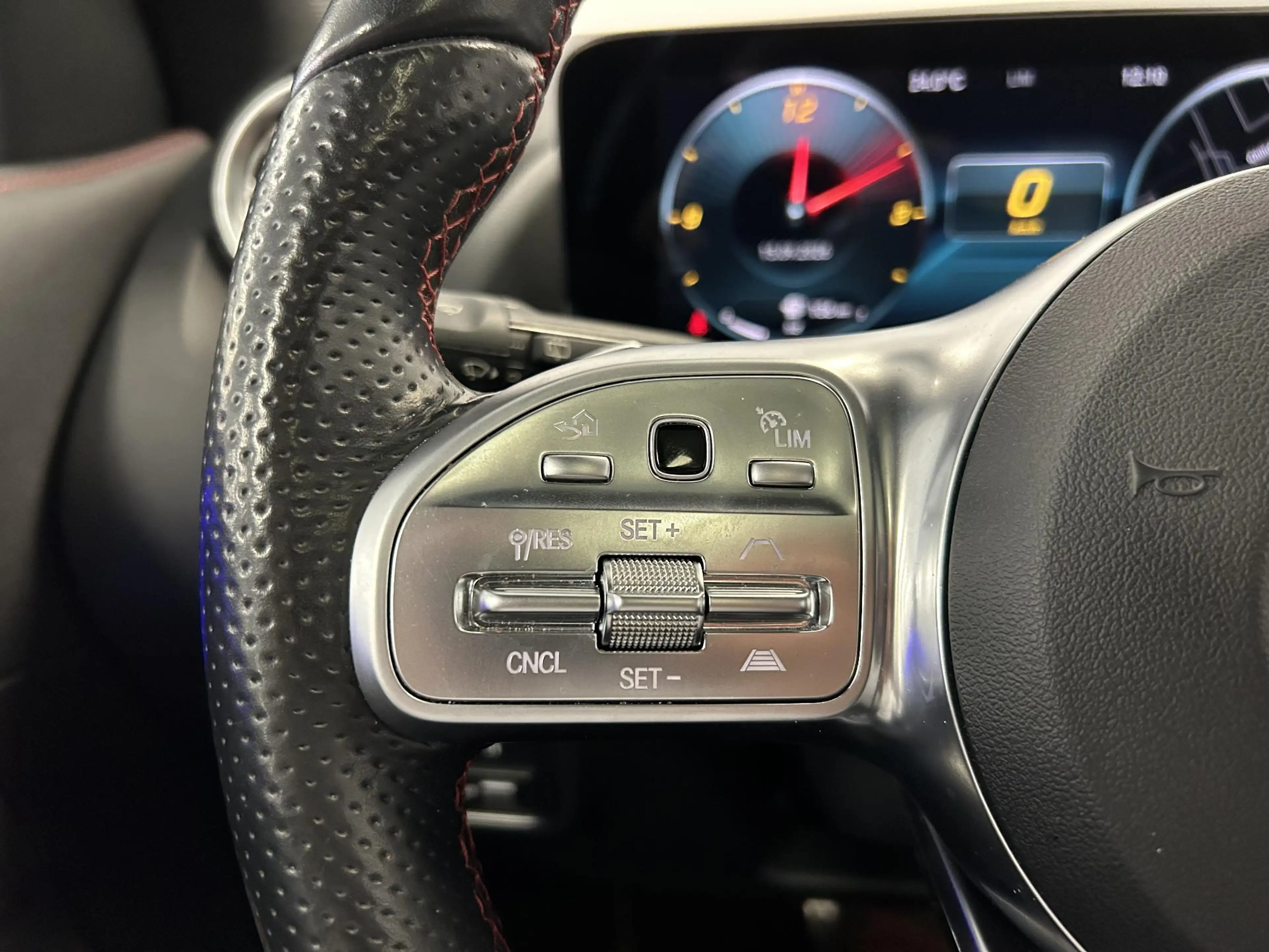 Mercedes-Benz GLA 200 AMG Line | Pano | Trekhaak | Memory | Mat grijs | — photo 24