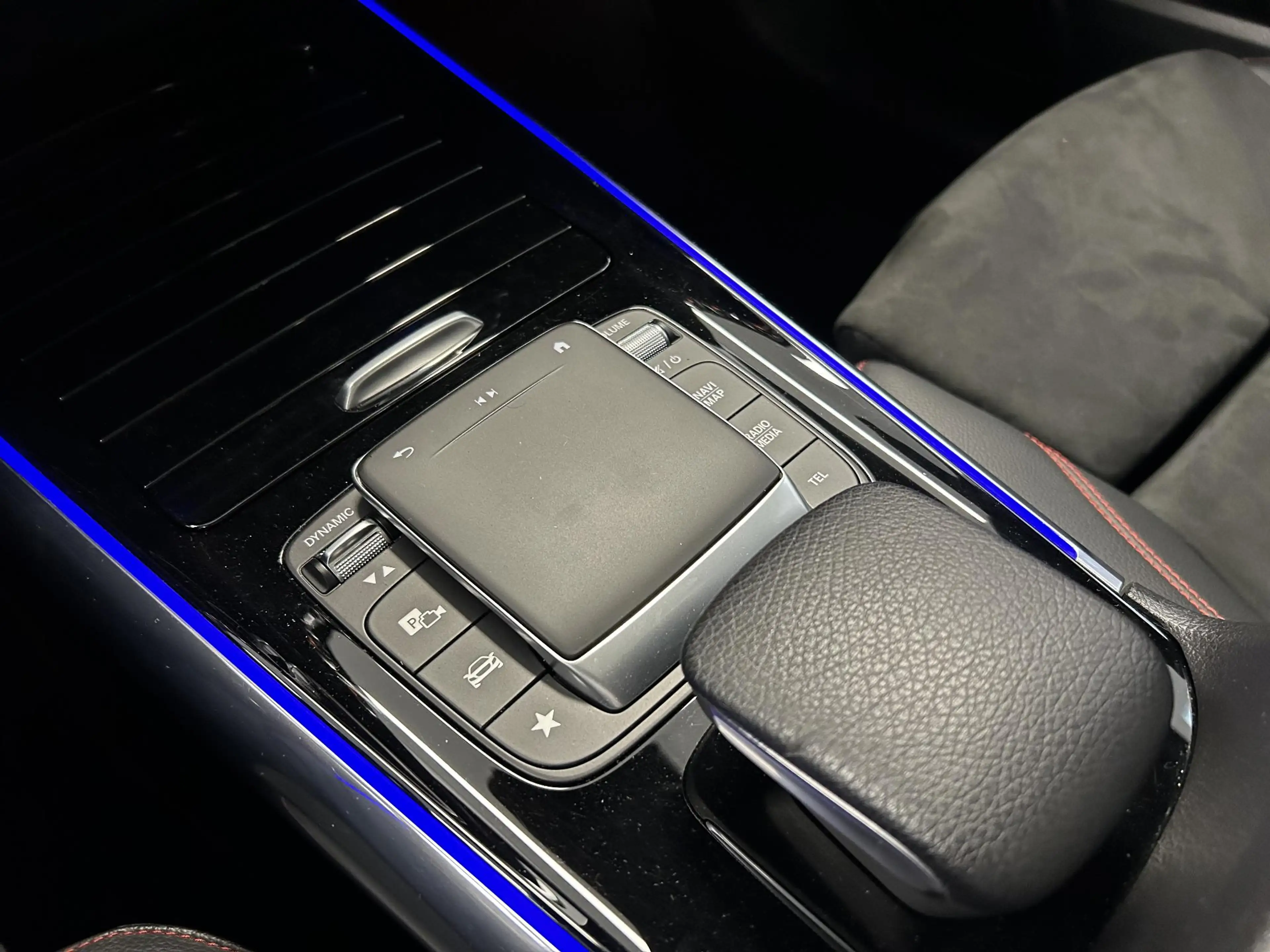 Mercedes-Benz GLA 200 AMG Line | Pano | Trekhaak | Memory | Mat grijs | — photo 39