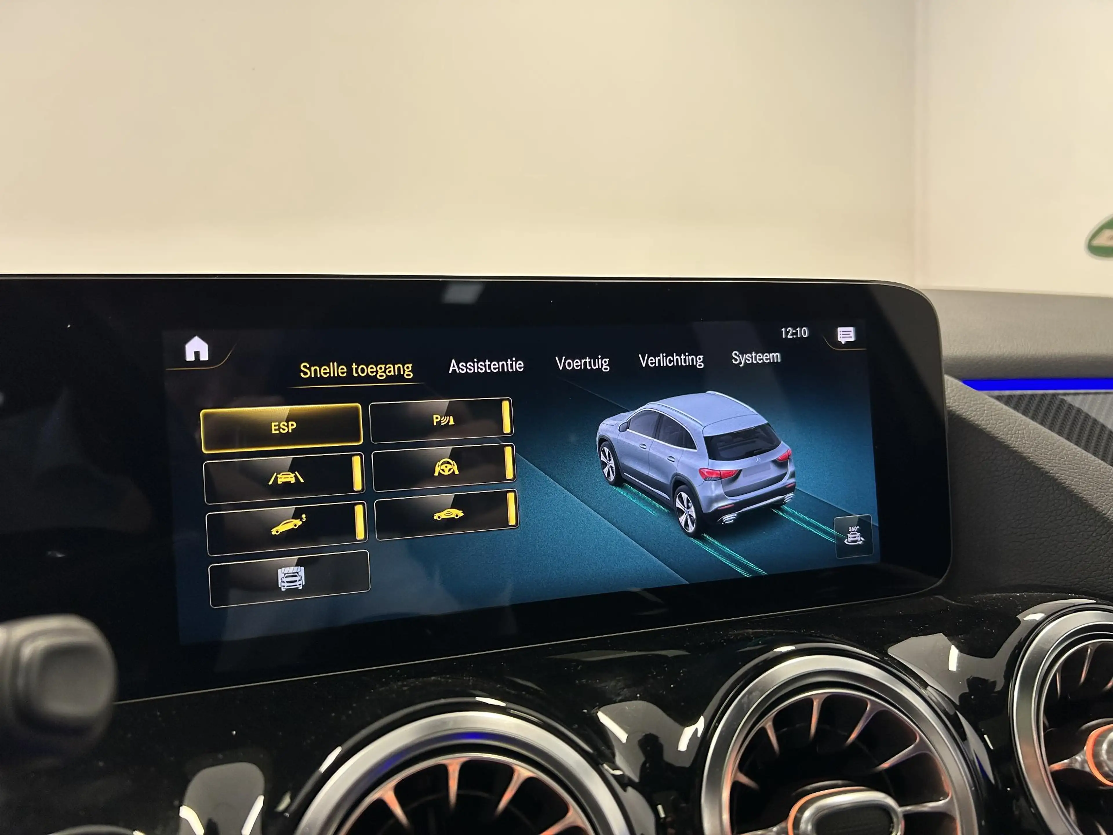 Mercedes-Benz GLA 200 AMG Line | Pano | Trekhaak | Memory | Mat grijs | — photo 13