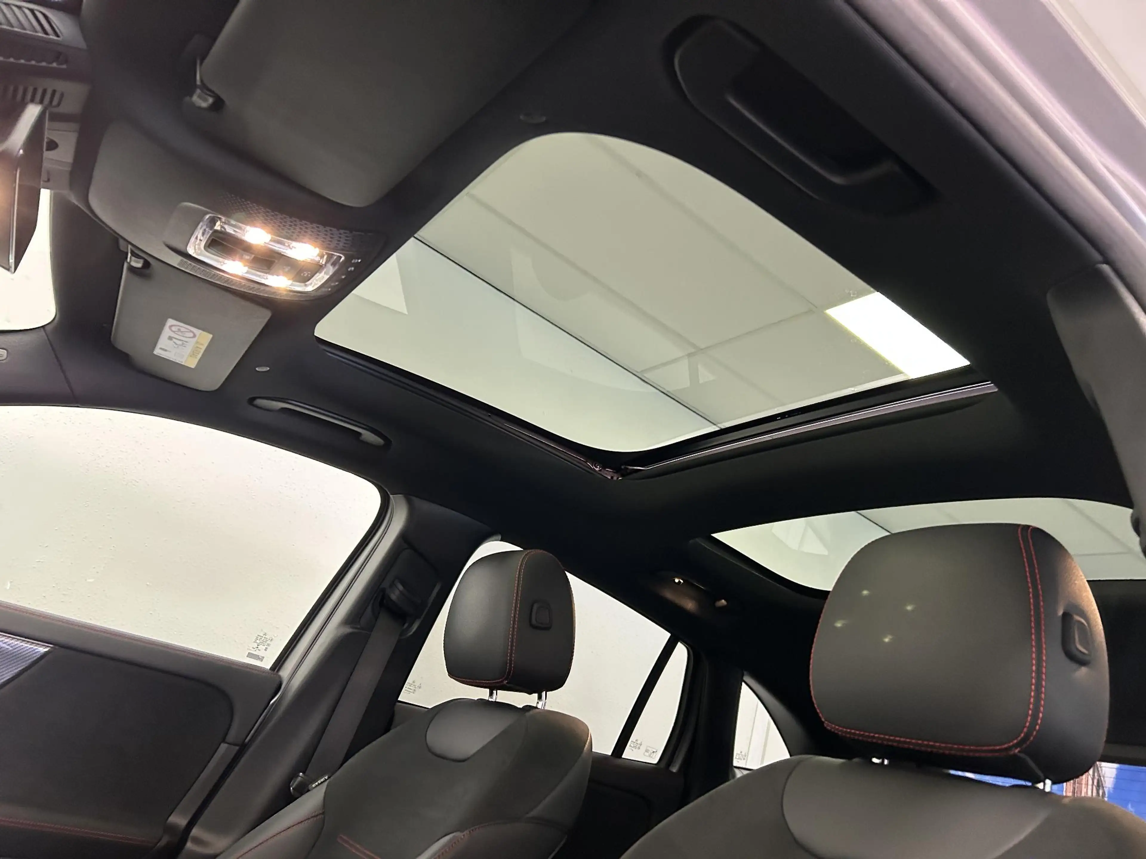 Mercedes-Benz GLA 200 AMG Line | Pano | Trekhaak | Memory | Mat grijs | — photo 16