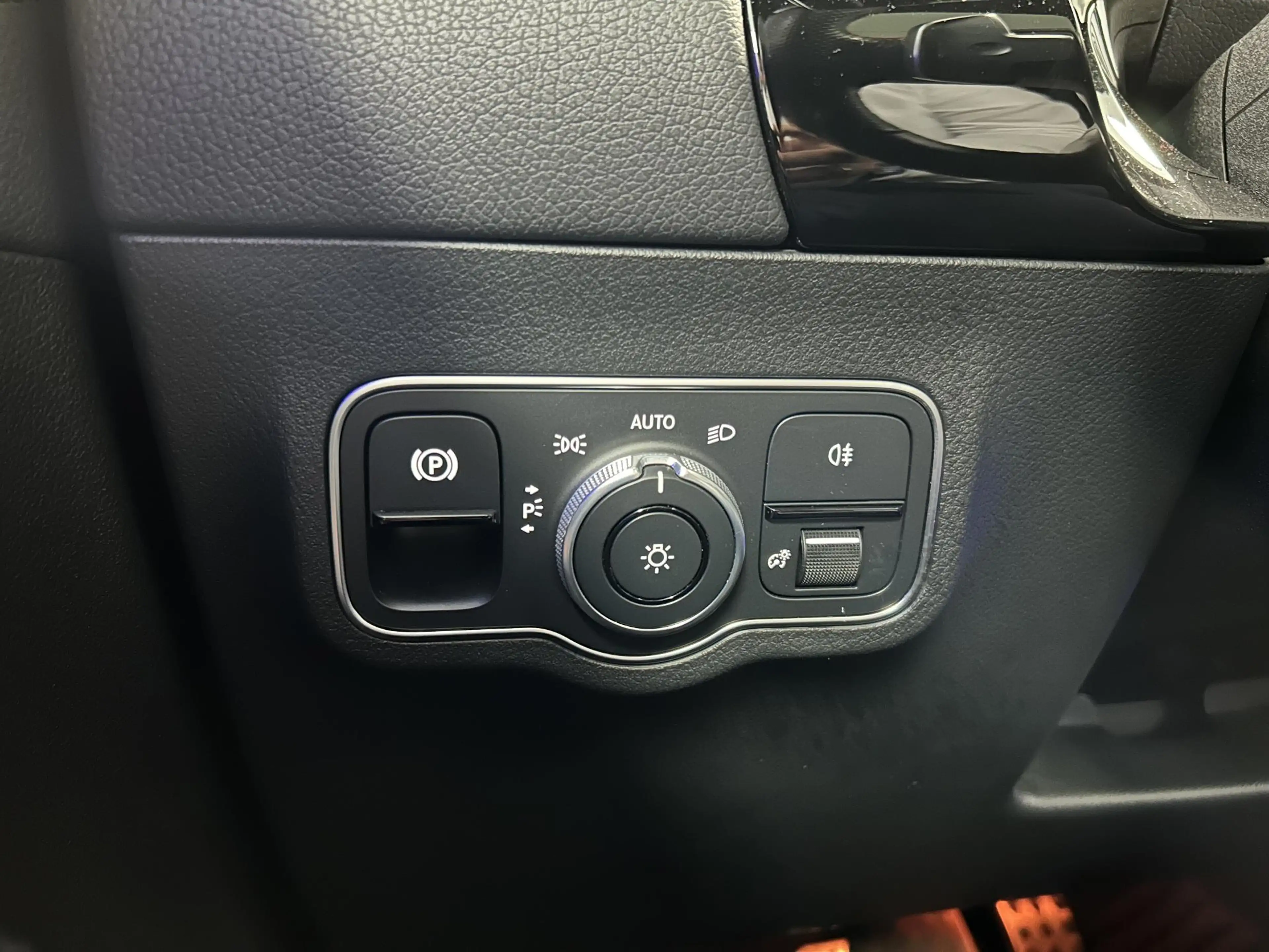 Mercedes-Benz GLA 200 AMG Line | Pano | Trekhaak | Memory | Mat grijs | — photo 18