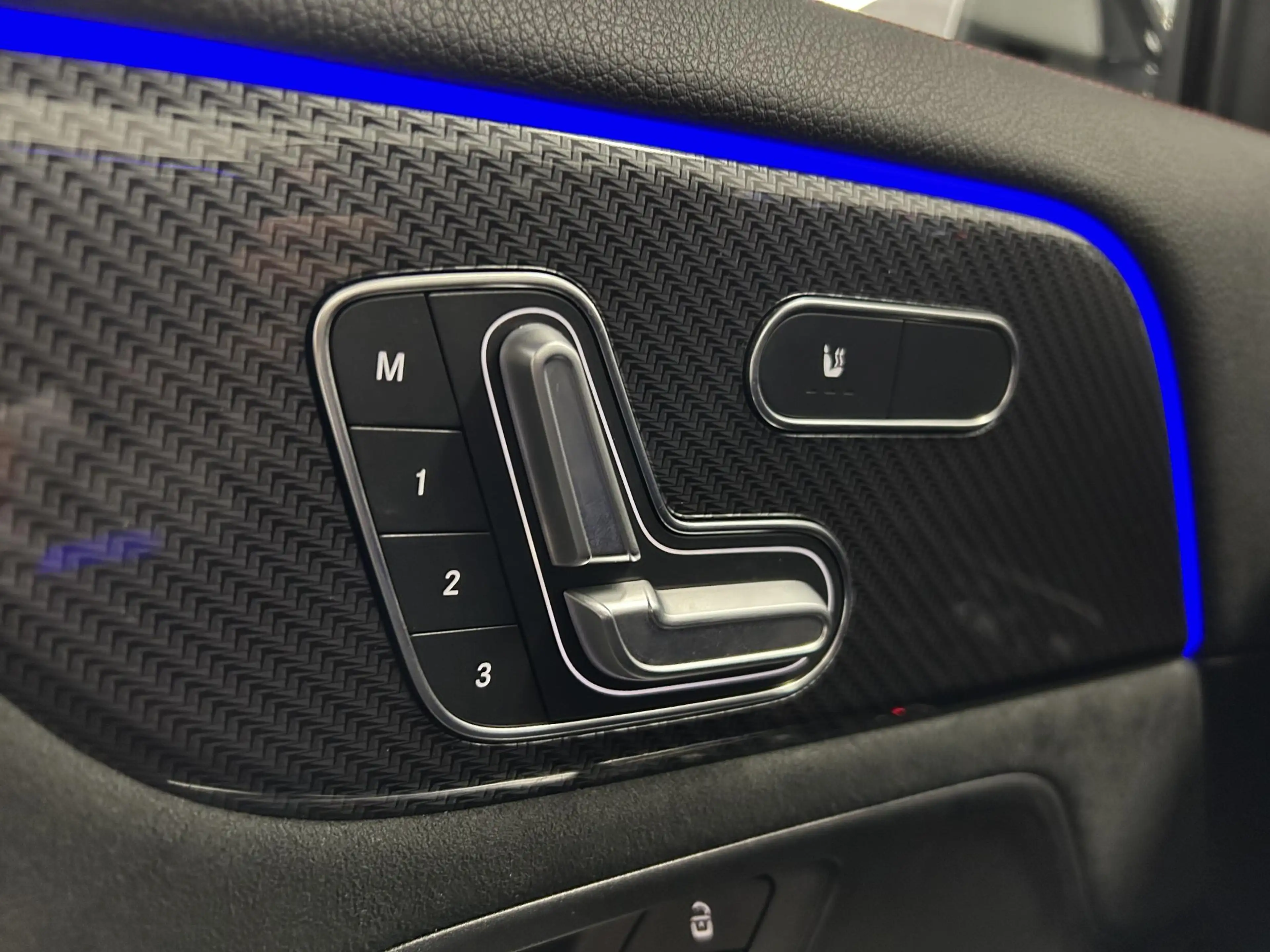 Mercedes-Benz GLA 200 AMG Line | Pano | Trekhaak | Memory | Mat grijs | — photo 46