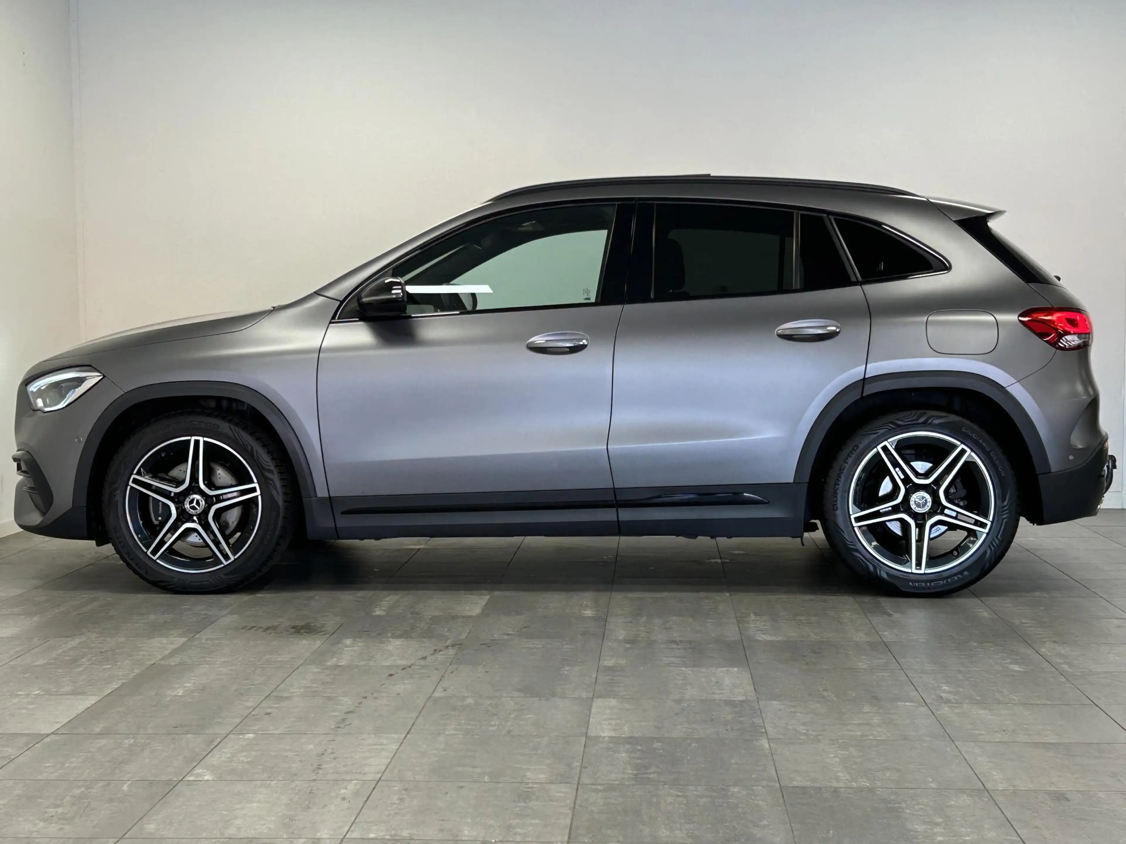 Mercedes-Benz GLA 200 AMG Line | Pano | Trekhaak | Memory | Mat grijs | — photo 19