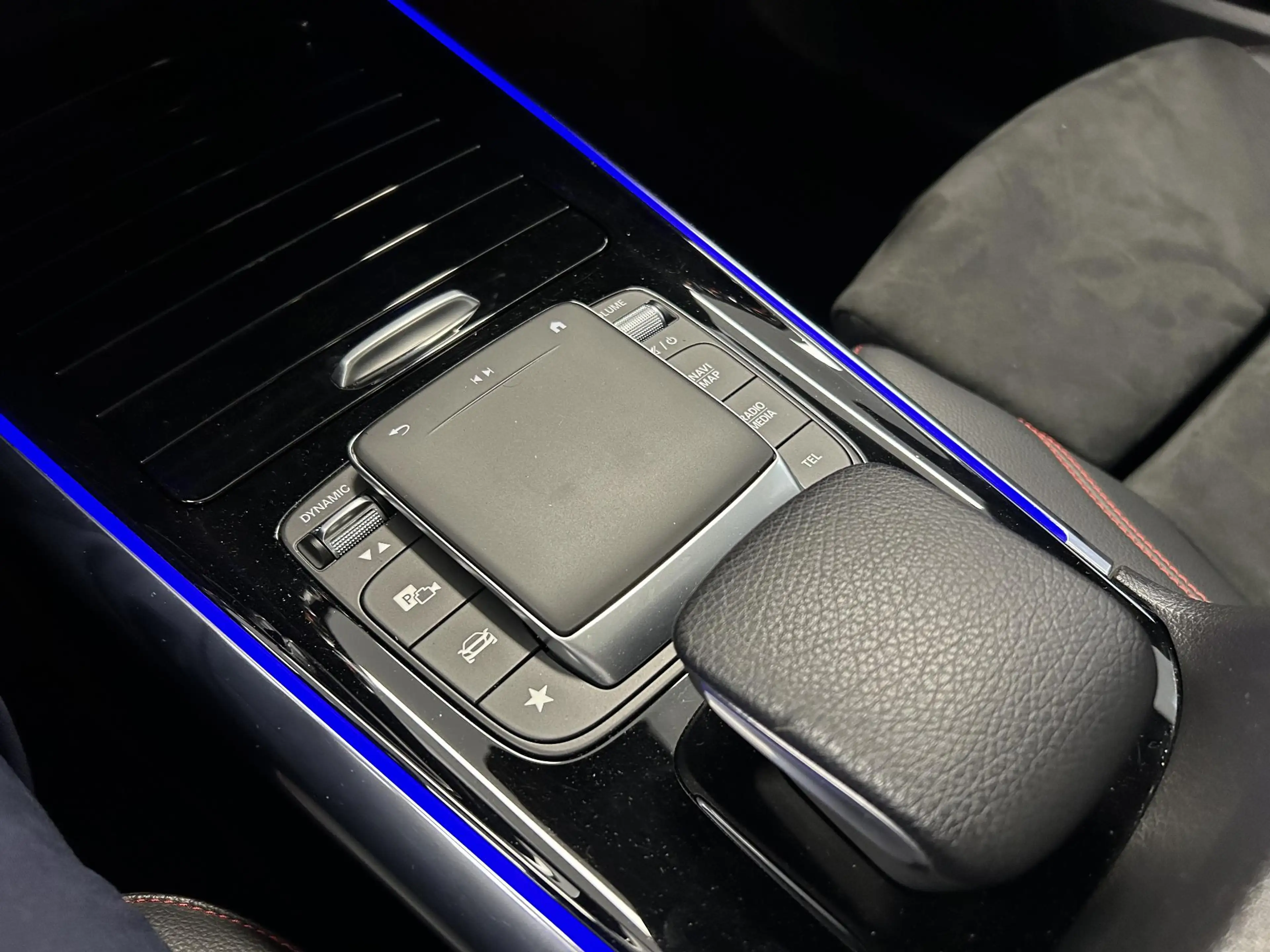 Mercedes-Benz GLA 200 AMG Line | Pano | Trekhaak | Memory | Mat grijs | — photo 31