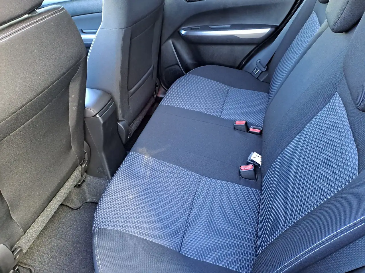 Suzuki Vitara 1.5 Comfort 4x2 "Shinkai" Sondermodell 10