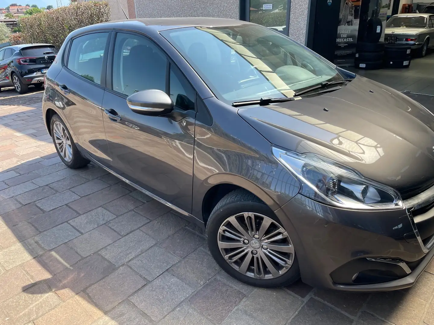 Peugeot 208 5p 1.2 Allure 82cv Grigio - 2
