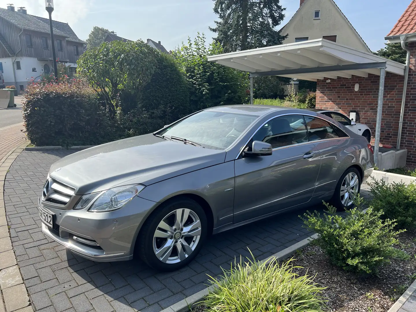 Mercedes-Benz E 200 Coupe BlueEFFICIENCY Avantgarde Silber - 1