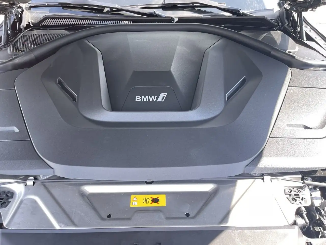 BMW i4 photo BMW i4