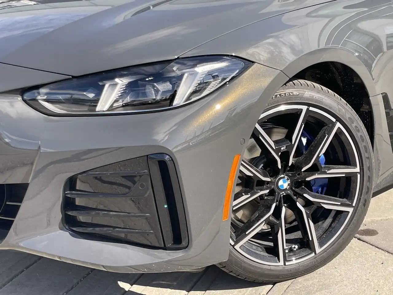 BMW i4 photo BMW i4
