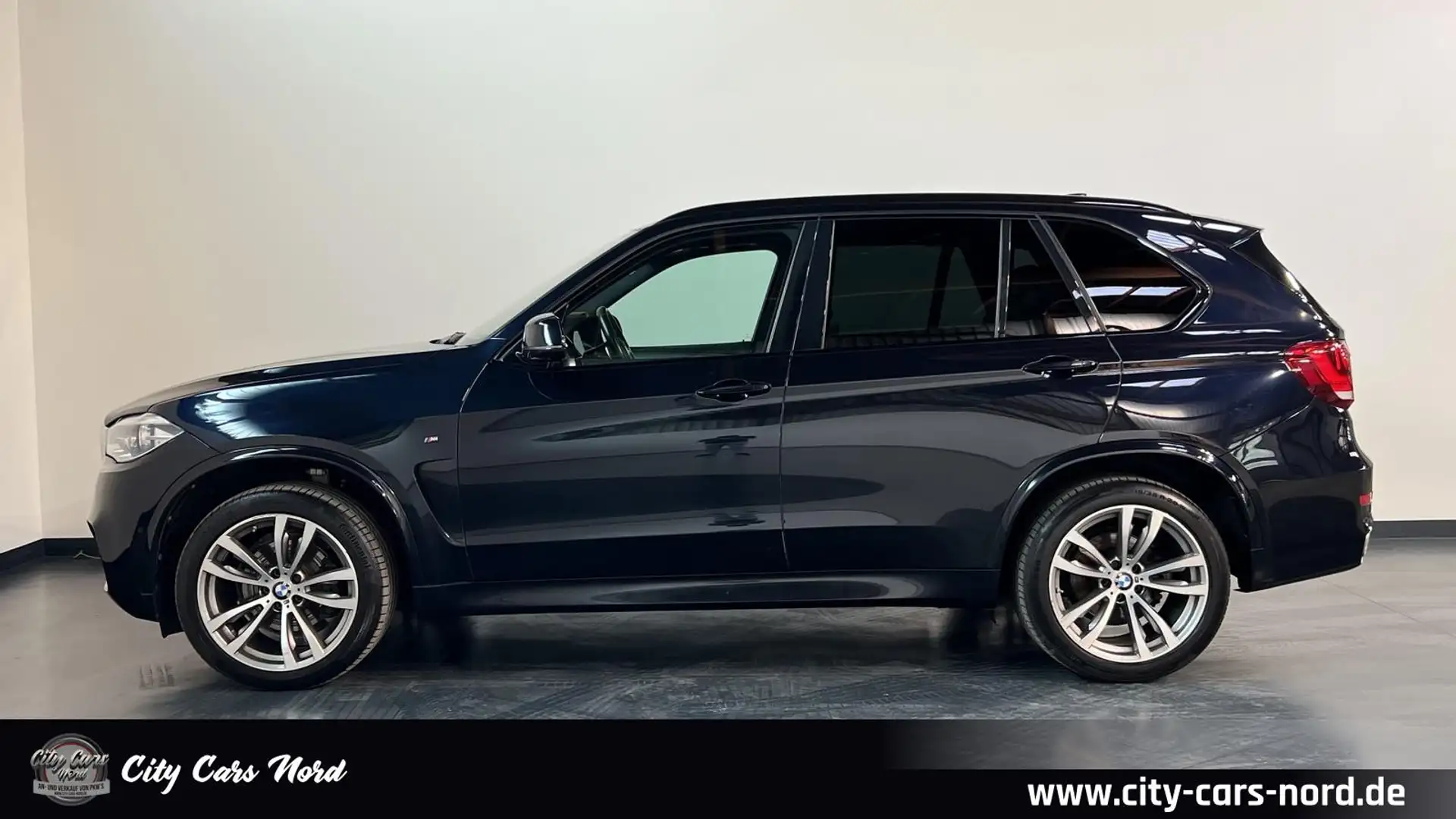BMW X5 xDrive 30d M-Sport PANO-MEMORY-360°-LEDER-AHK Černá - 2