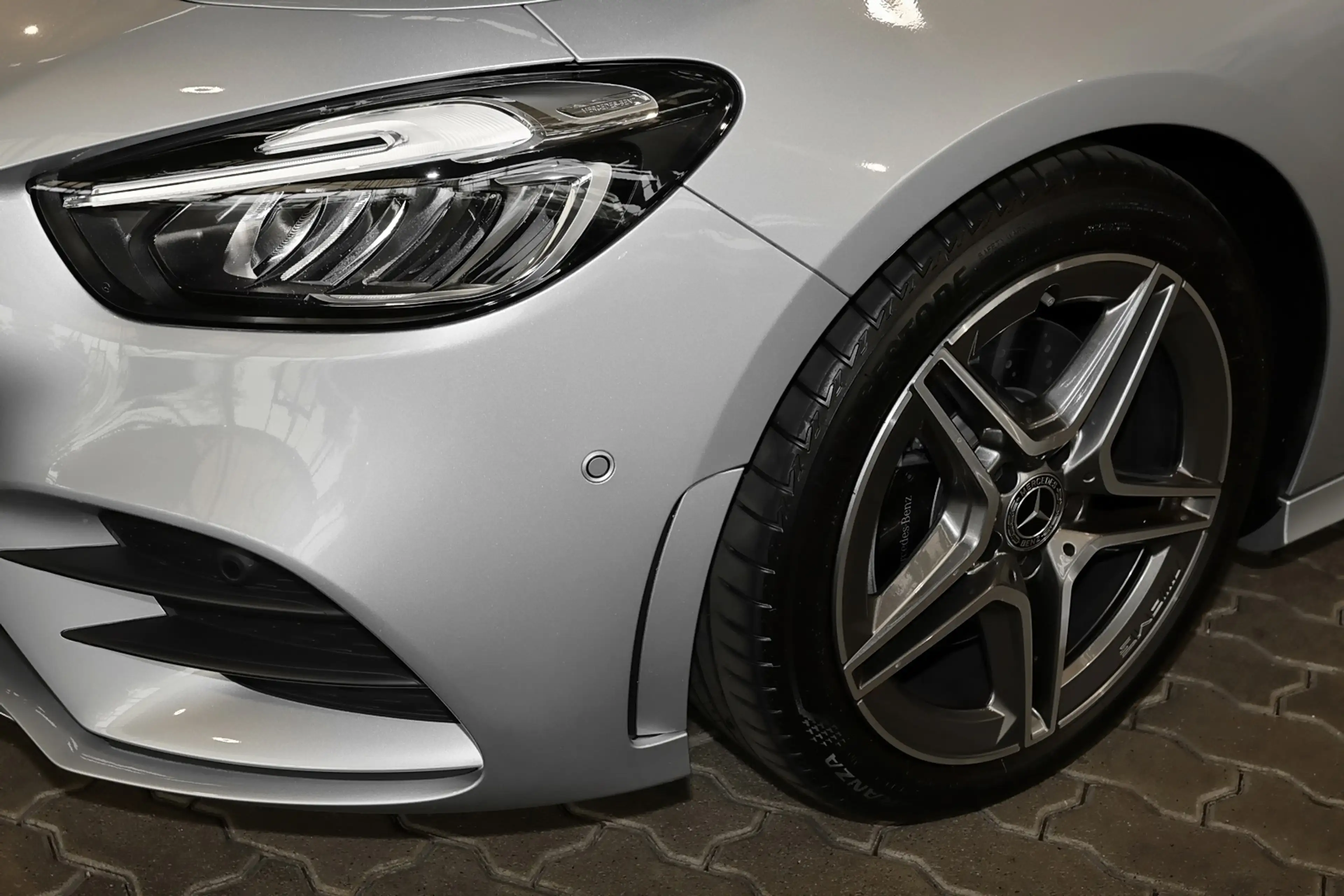 Mercedes-Benz B 220 4M AMG PANO+STANDHEIZ+LEDER+DISTRO+TOTWINK — photo 4