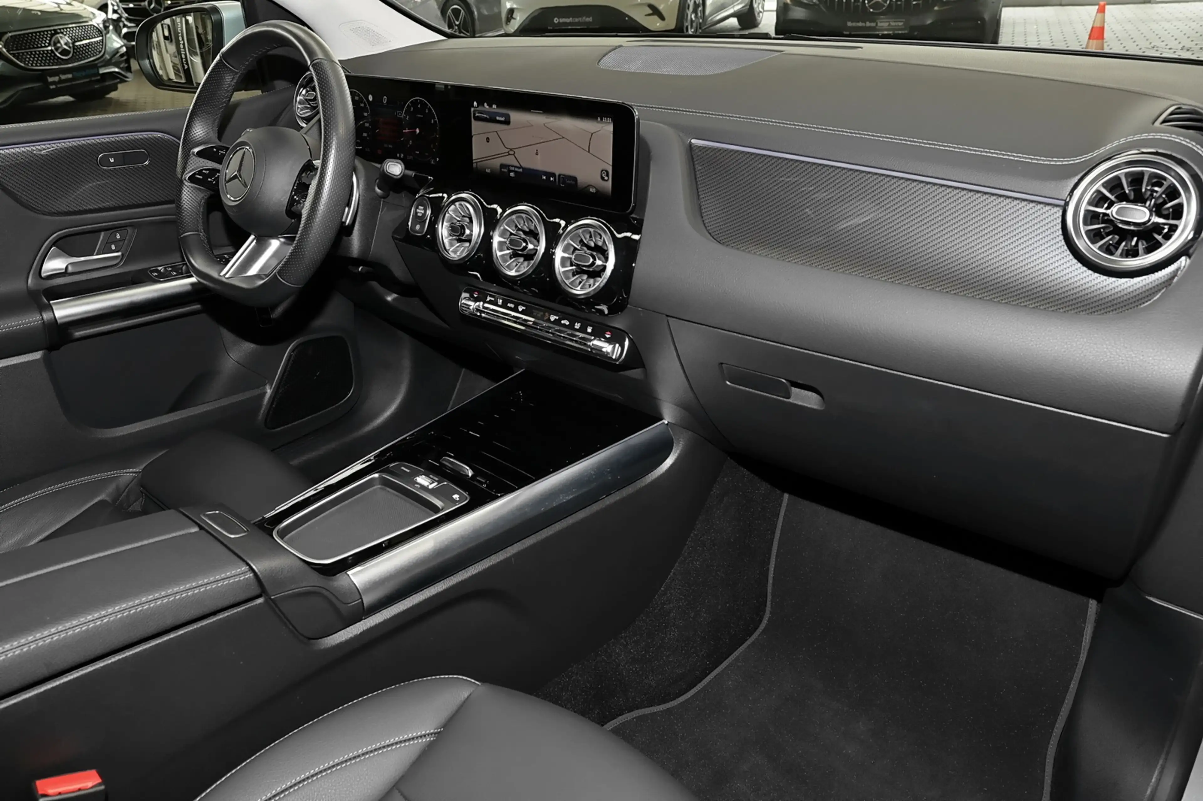Mercedes-Benz B 220 4M AMG PANO+STANDHEIZ+LEDER+DISTRO+TOTWINK — photo 9