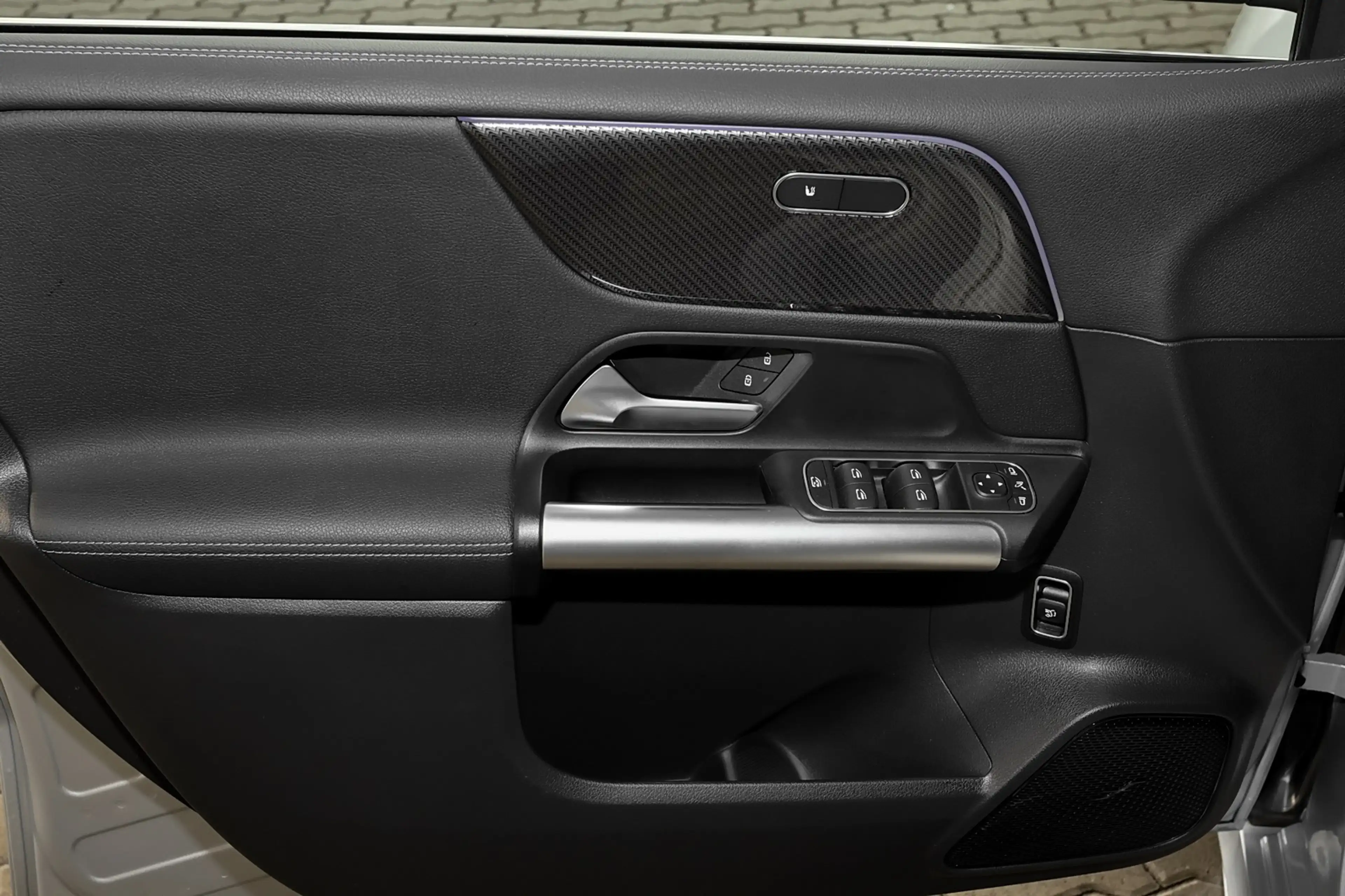 Mercedes-Benz B 220 4M AMG PANO+STANDHEIZ+LEDER+DISTRO+TOTWINK — photo 13