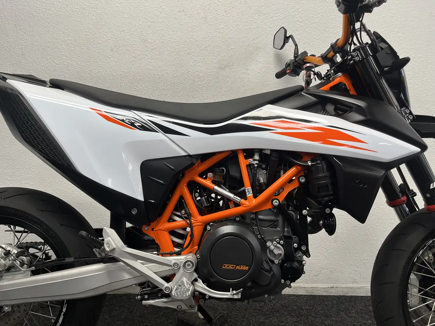 KTM 690 SMC R Blanco - 2
