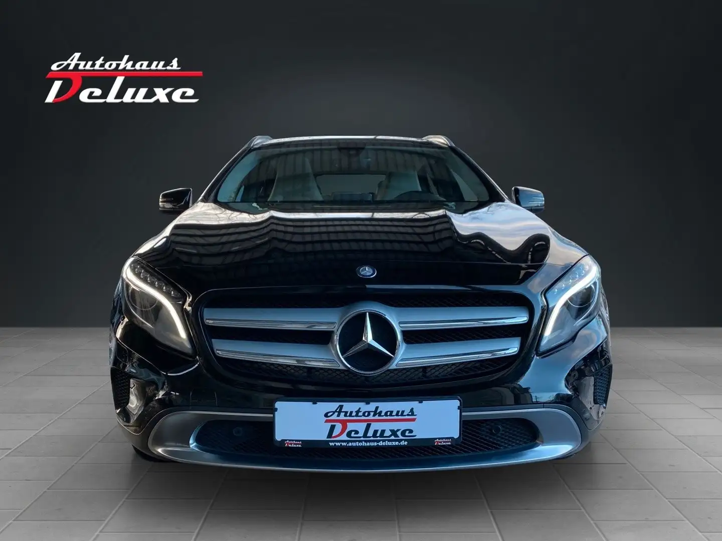 Mercedes-Benz GLA 180 CGI URBAN NAVI-KAMERA-PANORAMA-BI-XENON Noir - 2