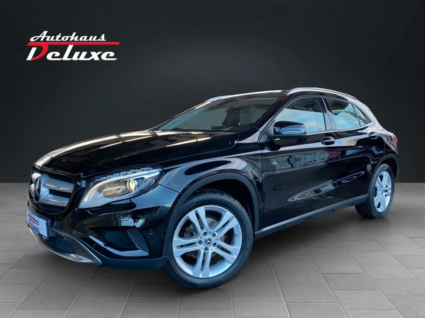Mercedes-Benz GLA 180 CGI URBAN NAVI-KAMERA-PANORAMA-BI-XENON Noir - 1