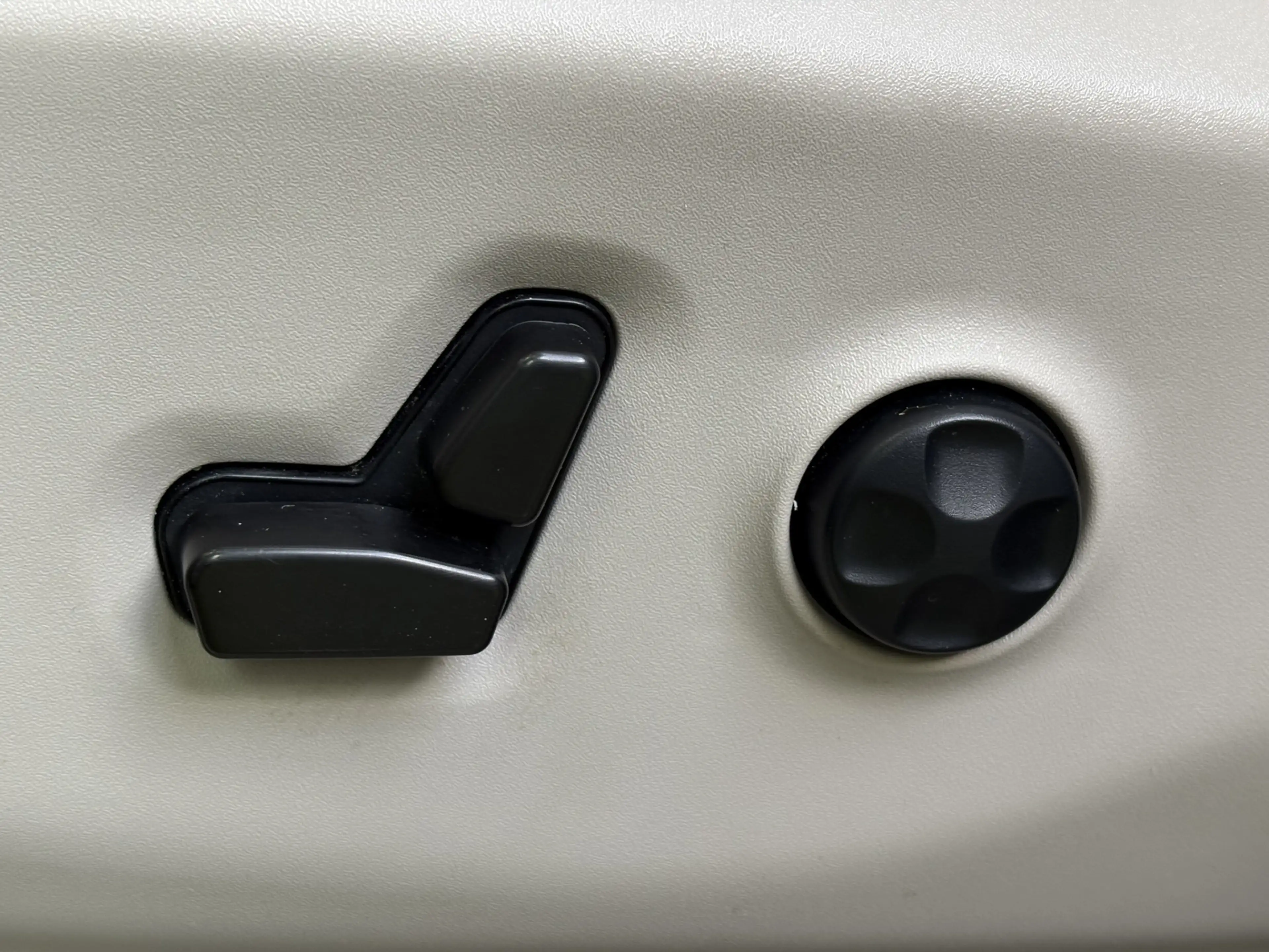 Chrysler Grand Voyager 3.6 V6 Hybrid PHEV LIMITED — photo 10