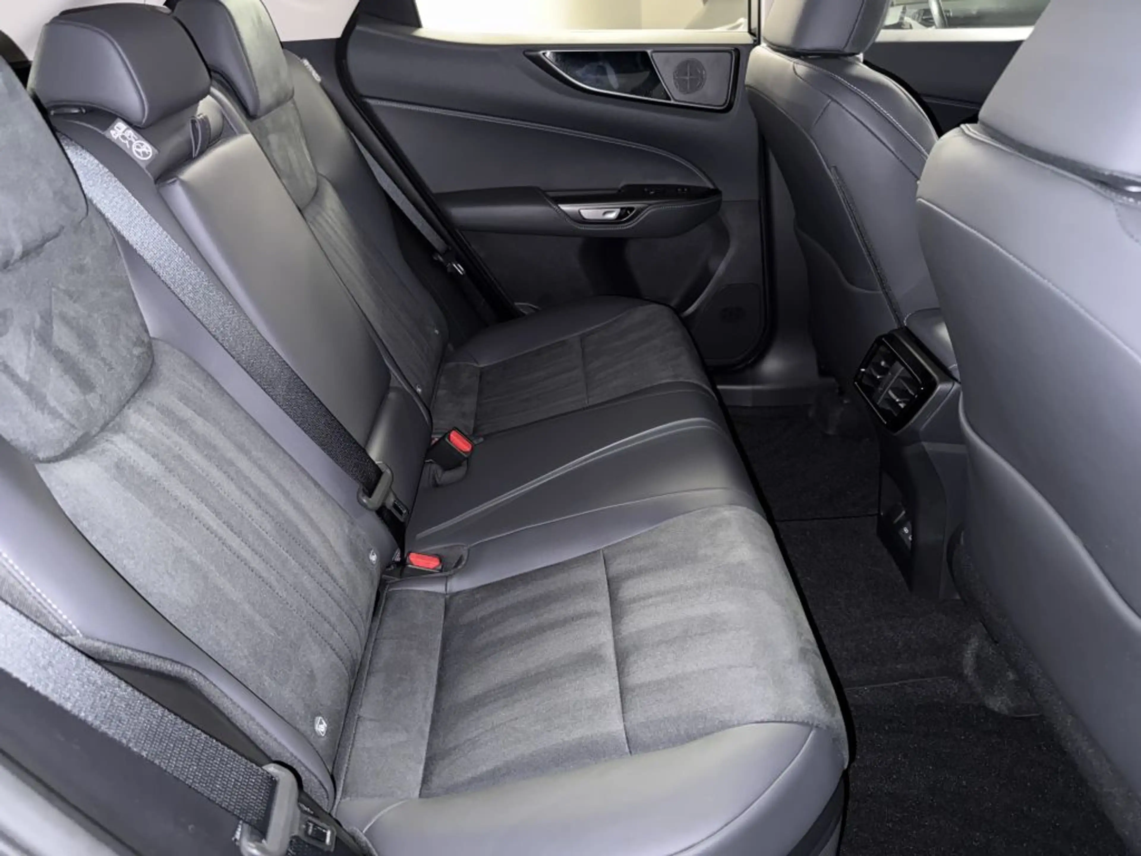 Lexus NX 350h E-FOUR Business CarPlay,LED,Kamera,el.Heckklappe — photo 11
