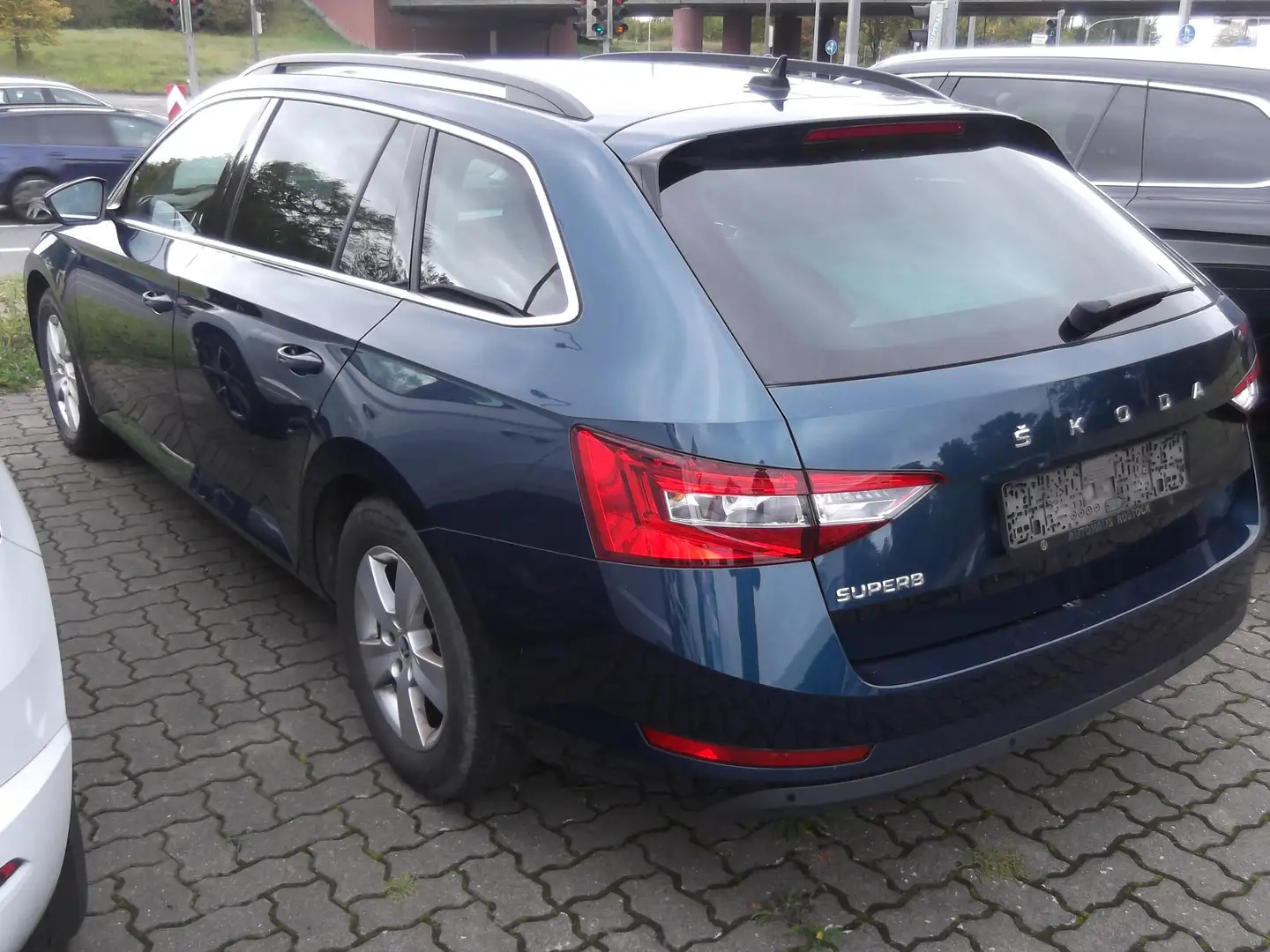 Skoda Superb Ambition 2,0 TDI DSG Standheizung/AHK/Naci/ACC Blau - 2