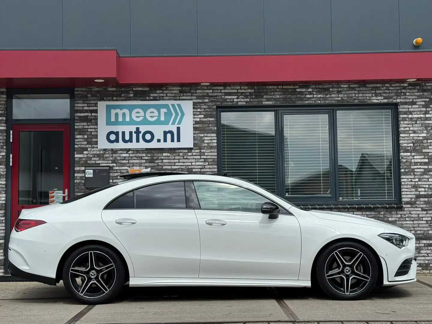 Mercedes-Benz CLA 180 AMG l PANO l MATRIX l SFEER l CAMERA l KEYLESS l E Blanc - 2
