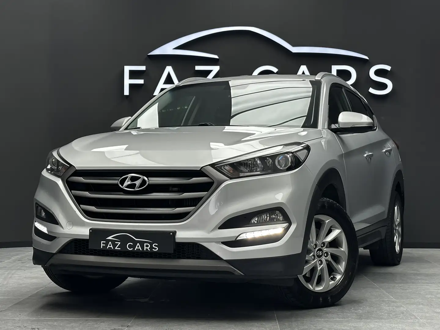 Hyundai TUCSON 1.7 CRDi  ISG * 1ER PROP + GPS + CAMERA * CLIM * Gris - 1